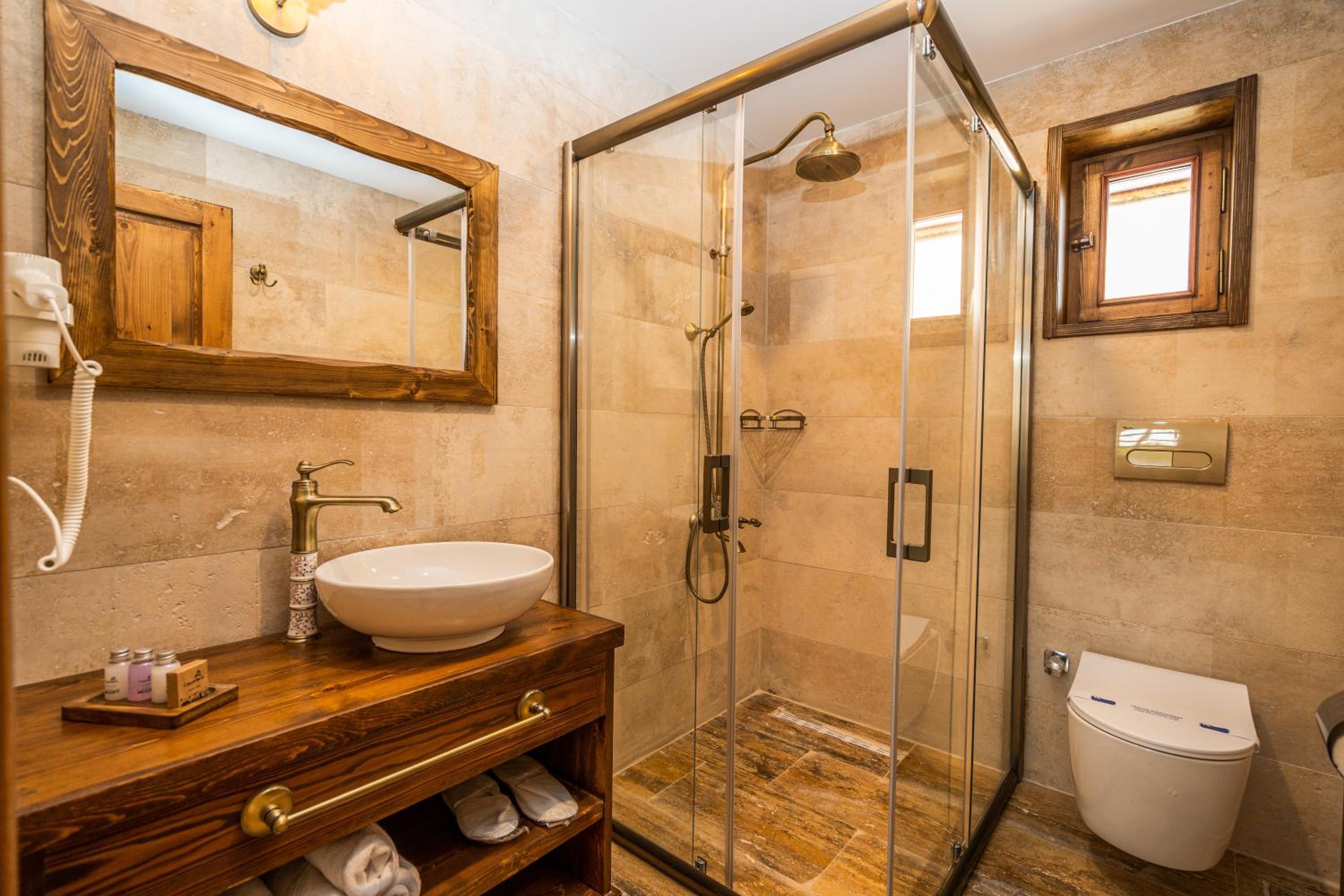 Large Double Room - Photo 5