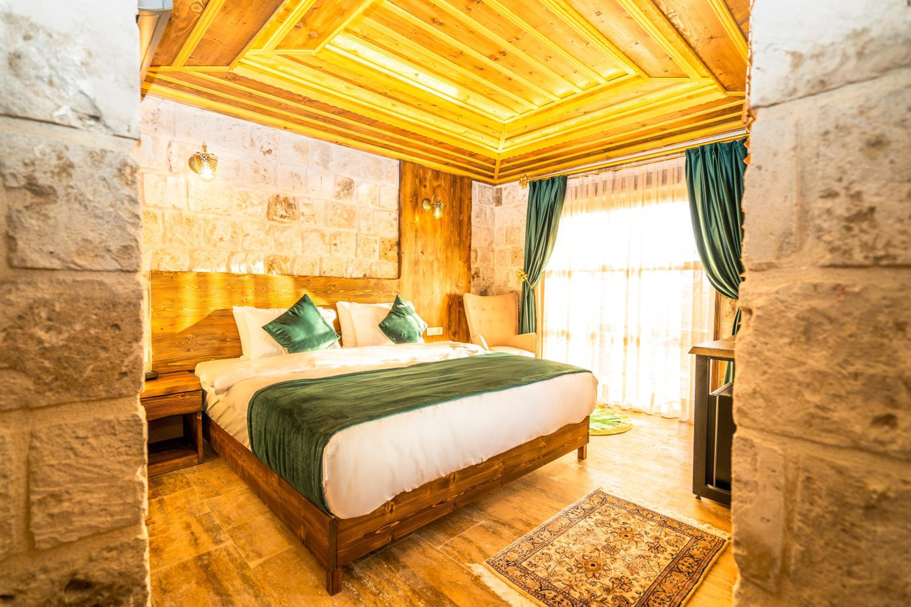 Large Double Room - Photo 9