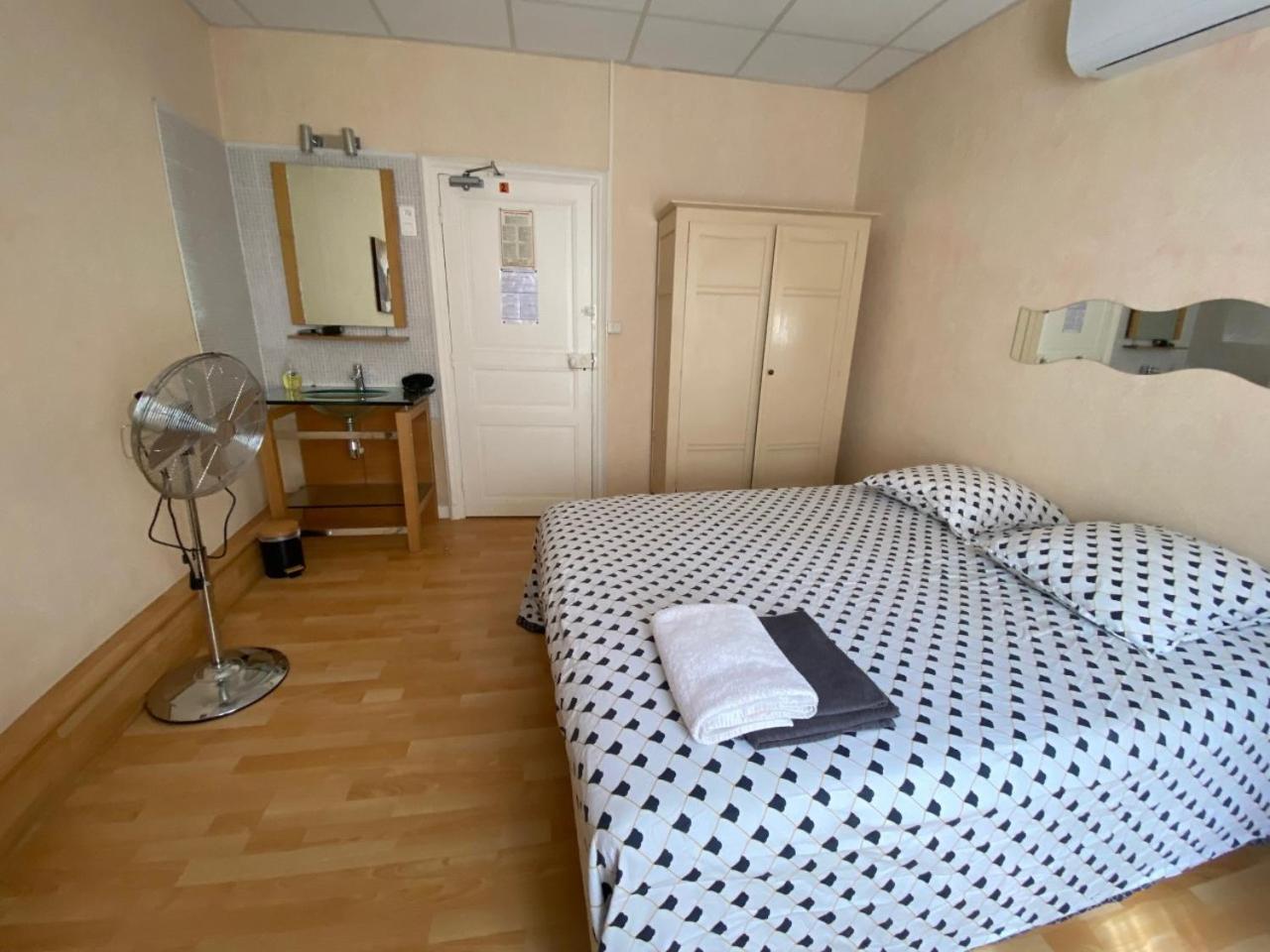 Standard Double Room - Photo 2