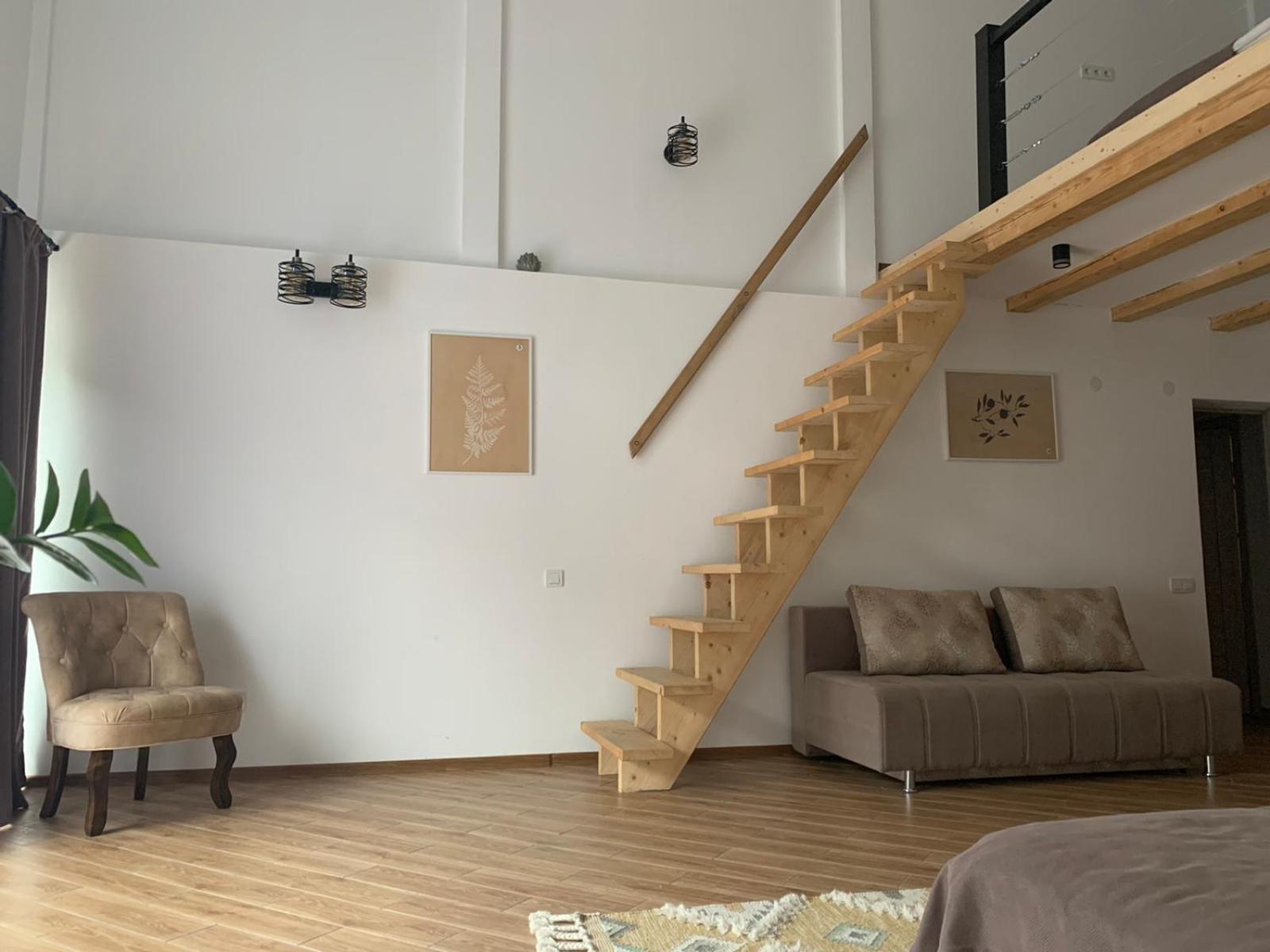 Studio - Split Level photo 2