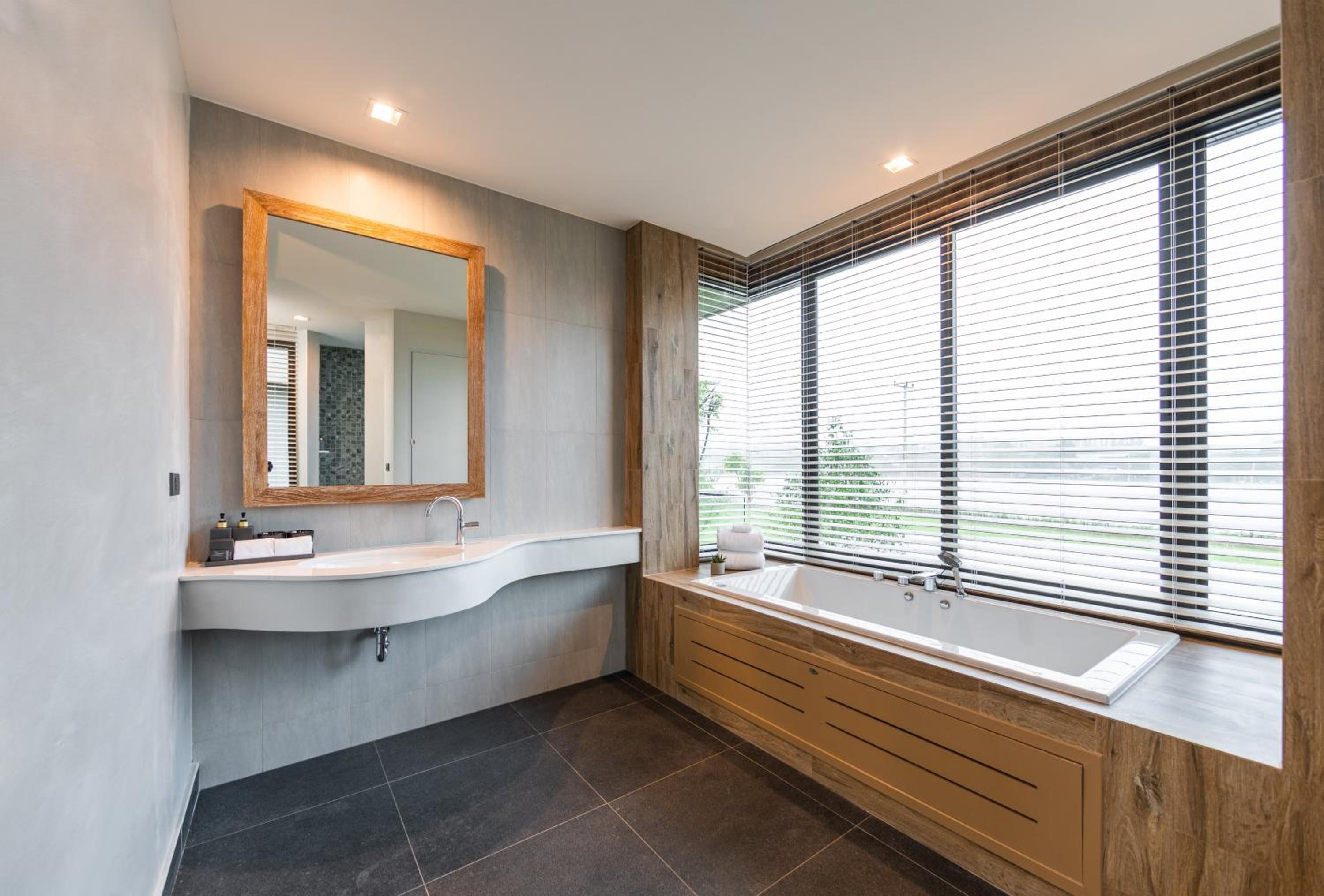 One-Bedroom Suite - Photo 4