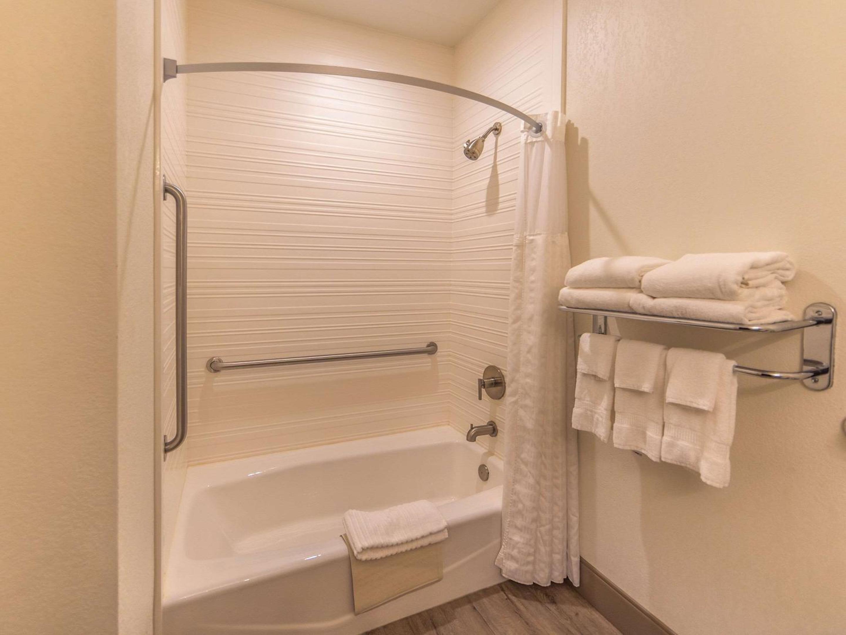 Quadruple Room with Two Queen Beds - Non Smoking