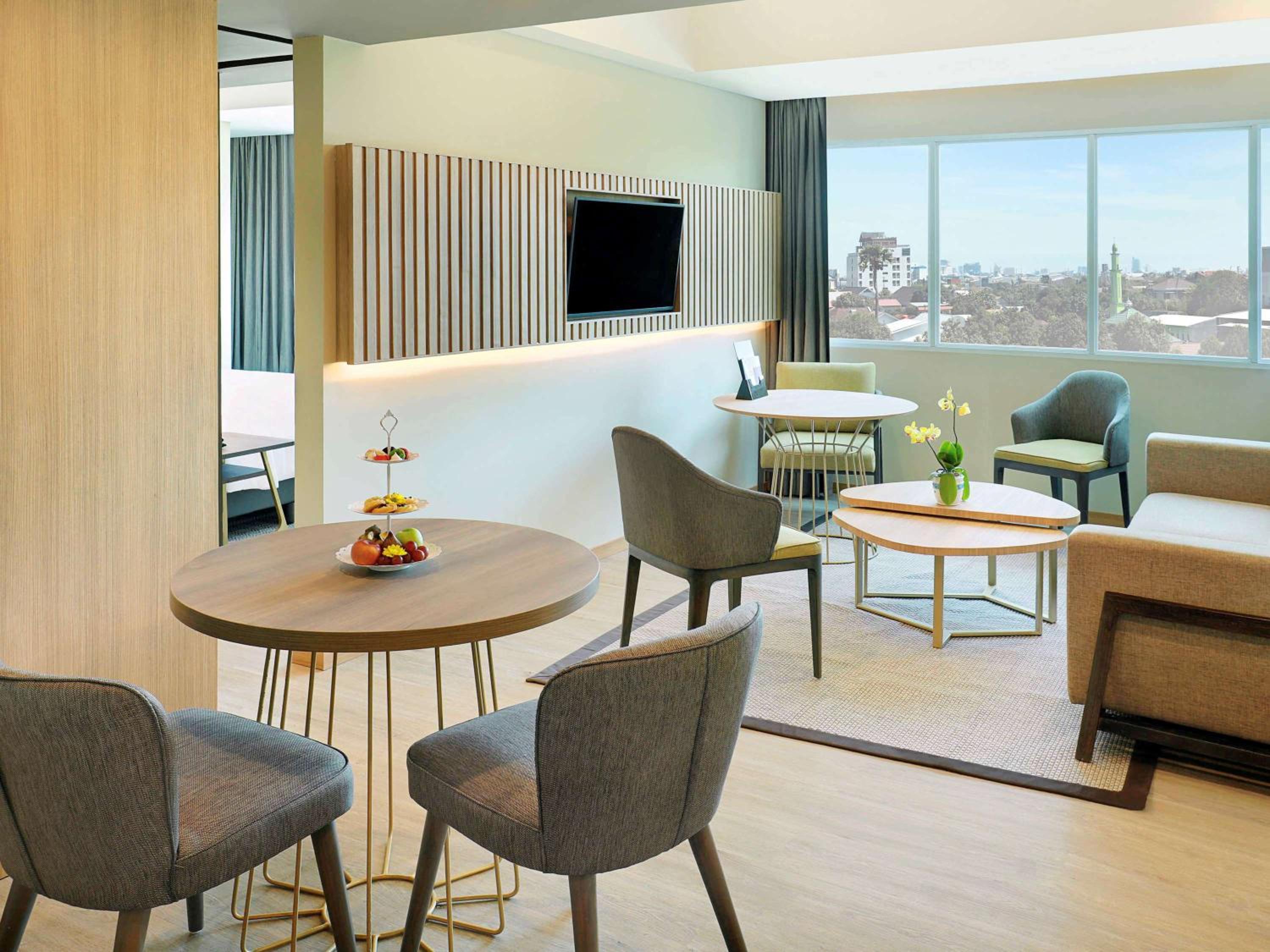 Executive King Suite - Photo 2