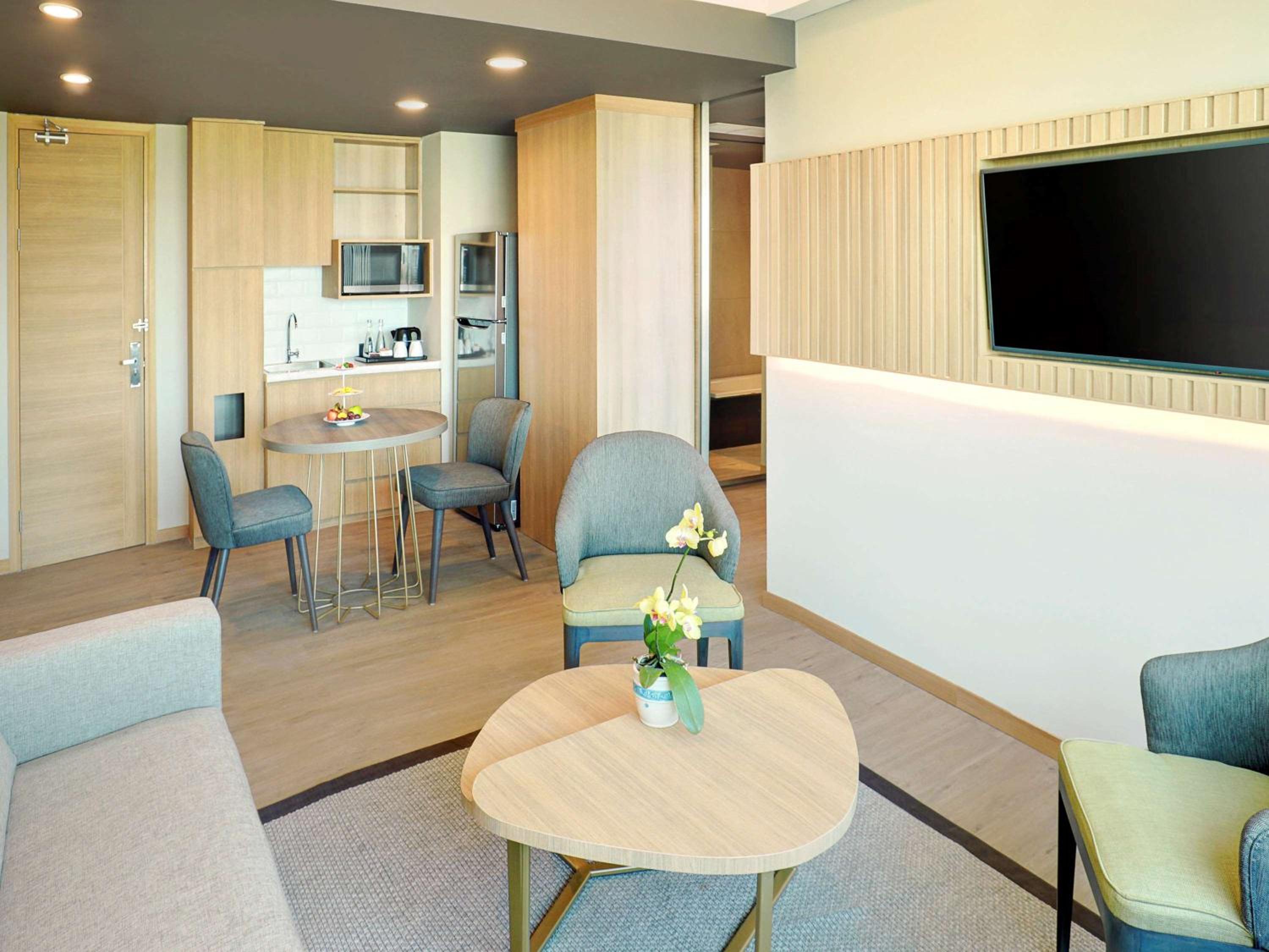 Executive King Suite - Photo 3