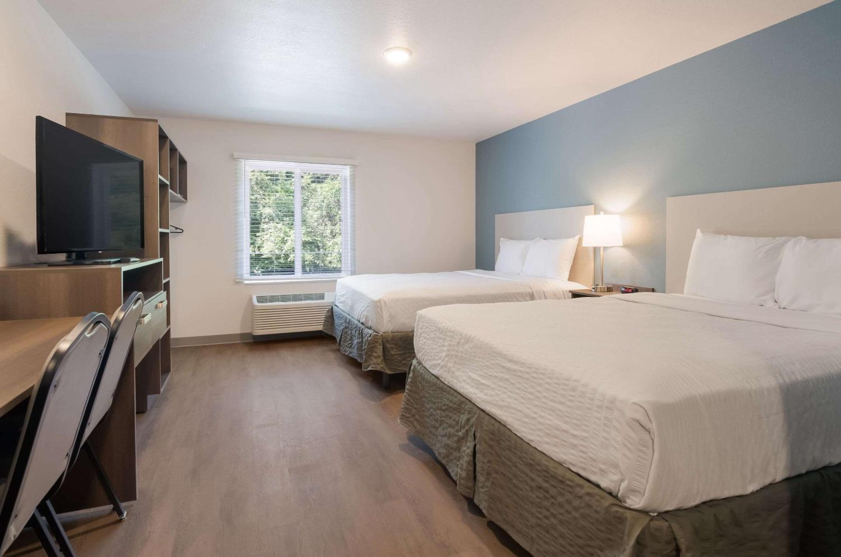 Standard Queen Room with Two Queen Beds - Non Smoking  - Photo 3
