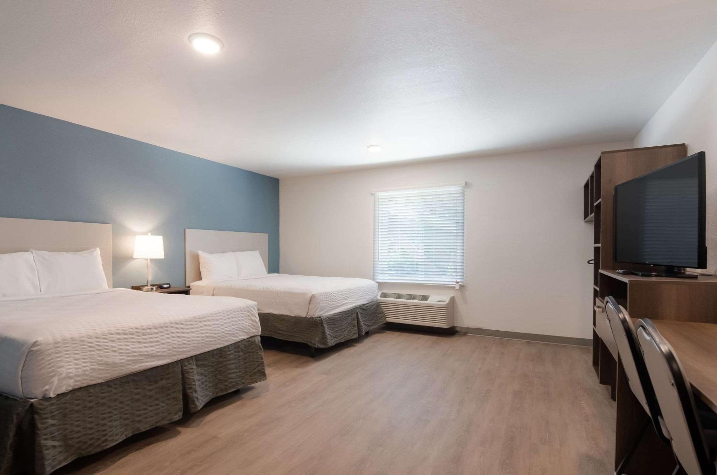 Standard Queen Room with Two Queen Beds - Non Smoking  - Photo 7