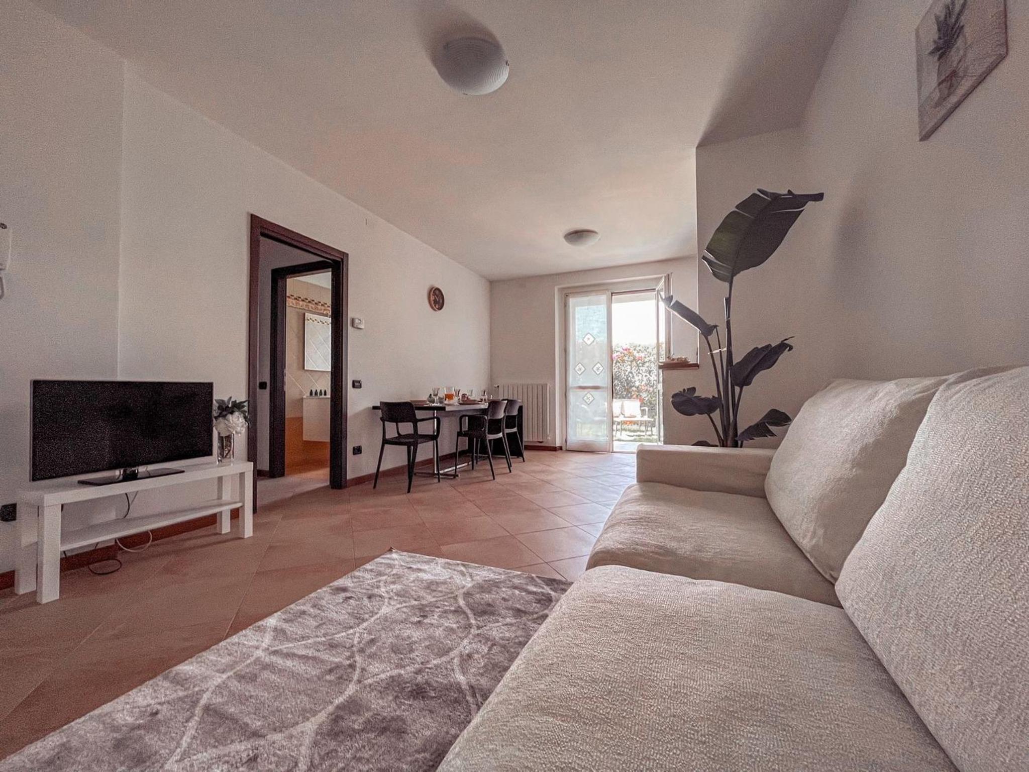 Deluxe One-Bedroom Apartment with Garden View photo 1