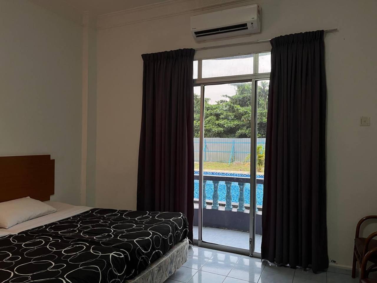 Double Room with Pool View photo 2