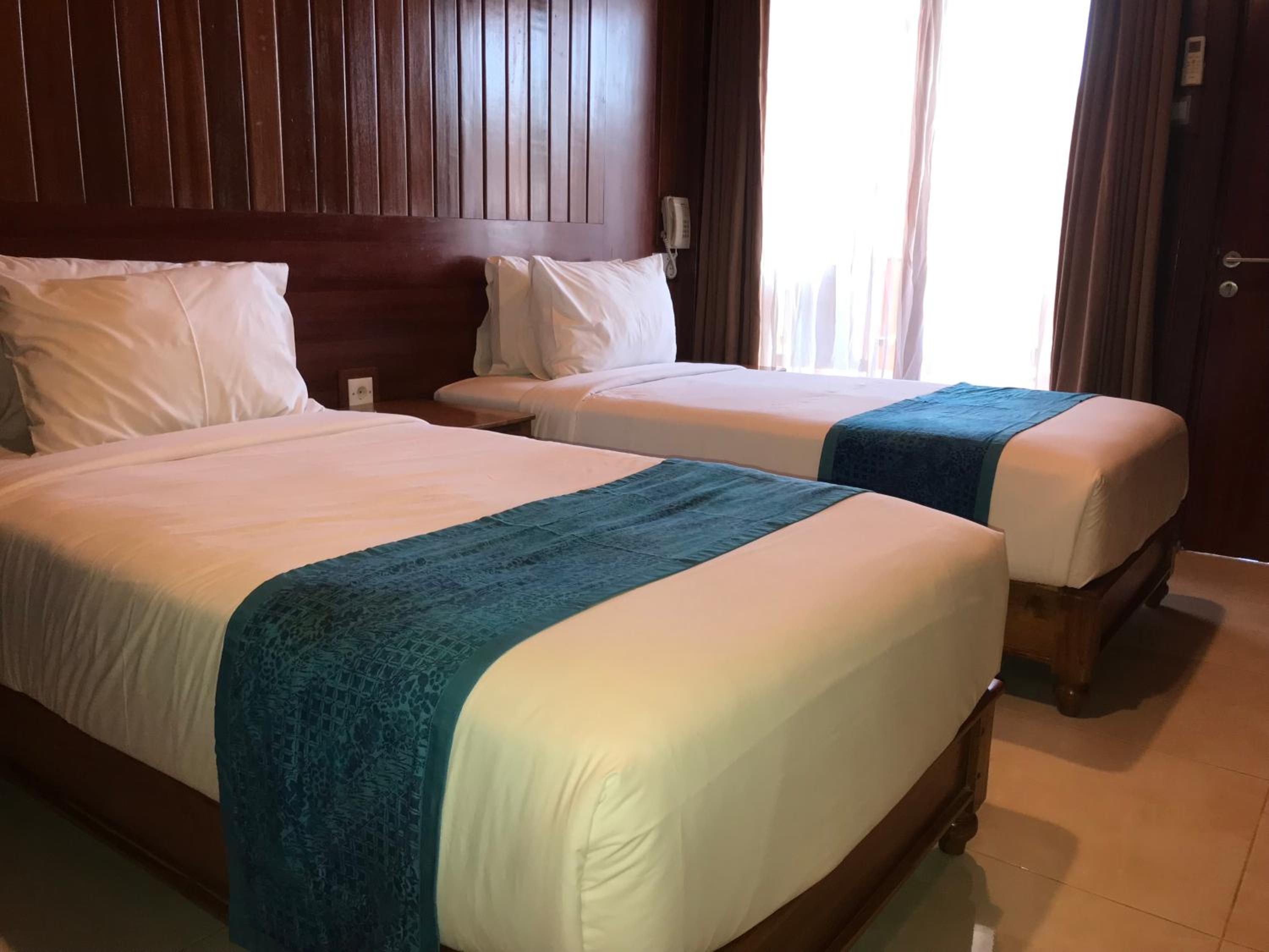 Standard Double or Twin Room with Balcony - Photo 10