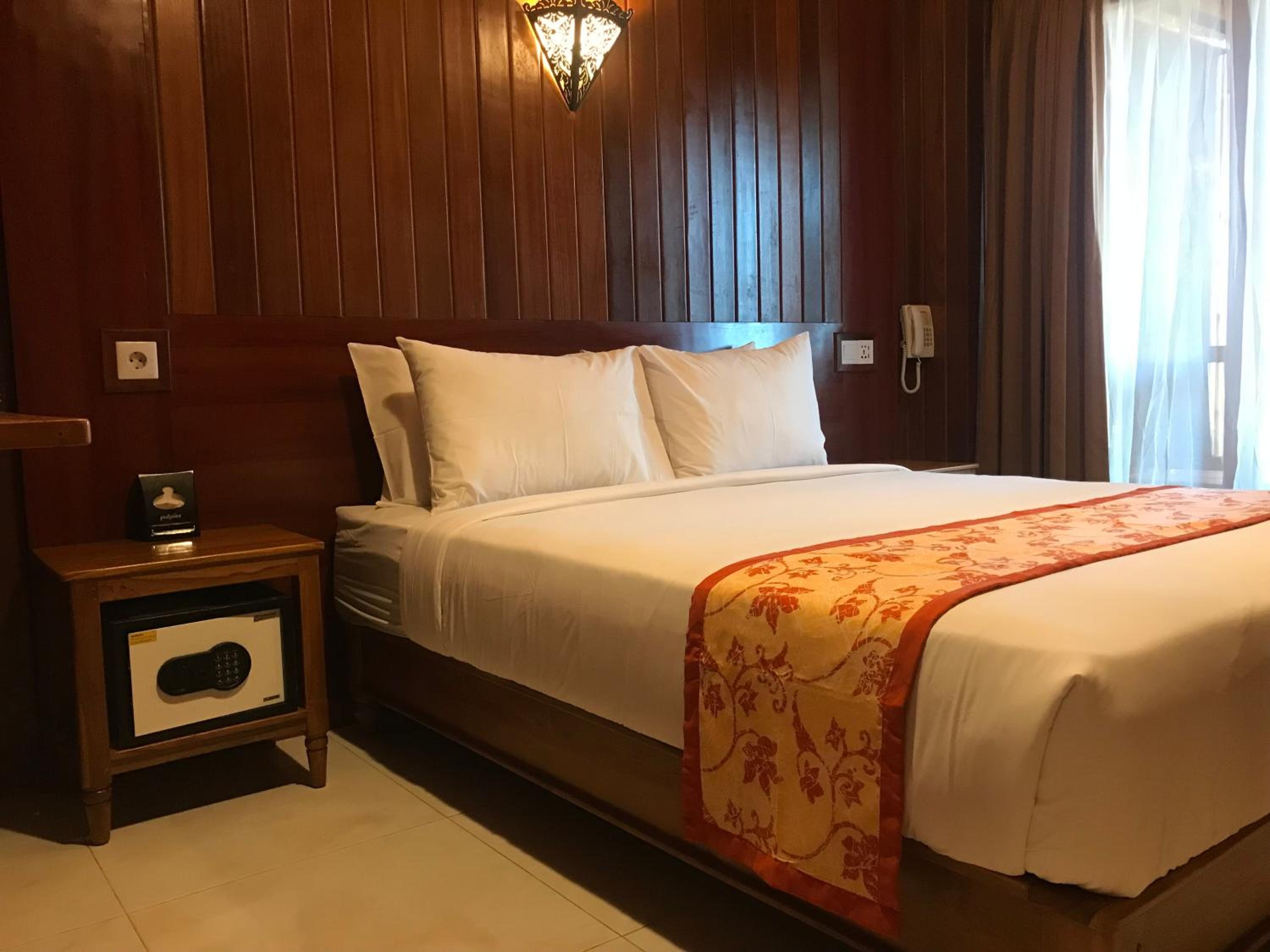 Standard Double or Twin Room with Balcony - Photo 11