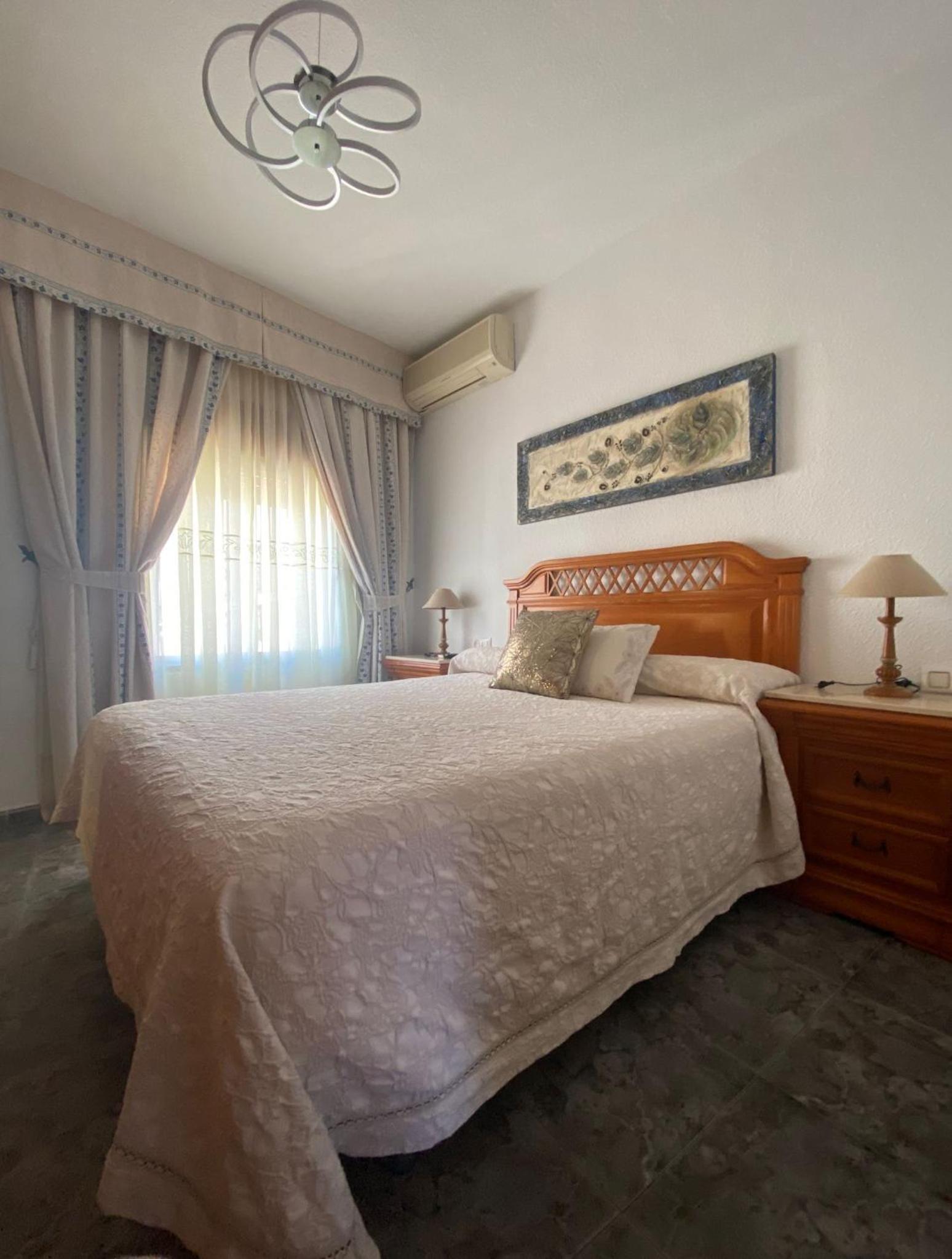 Double or Twin Room with Private Bathroom - Photo 8