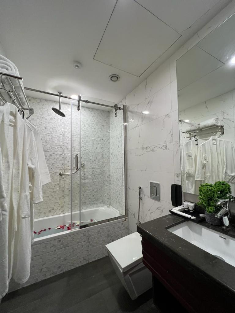 One Bedroom Deluxe Suite - Photo 7