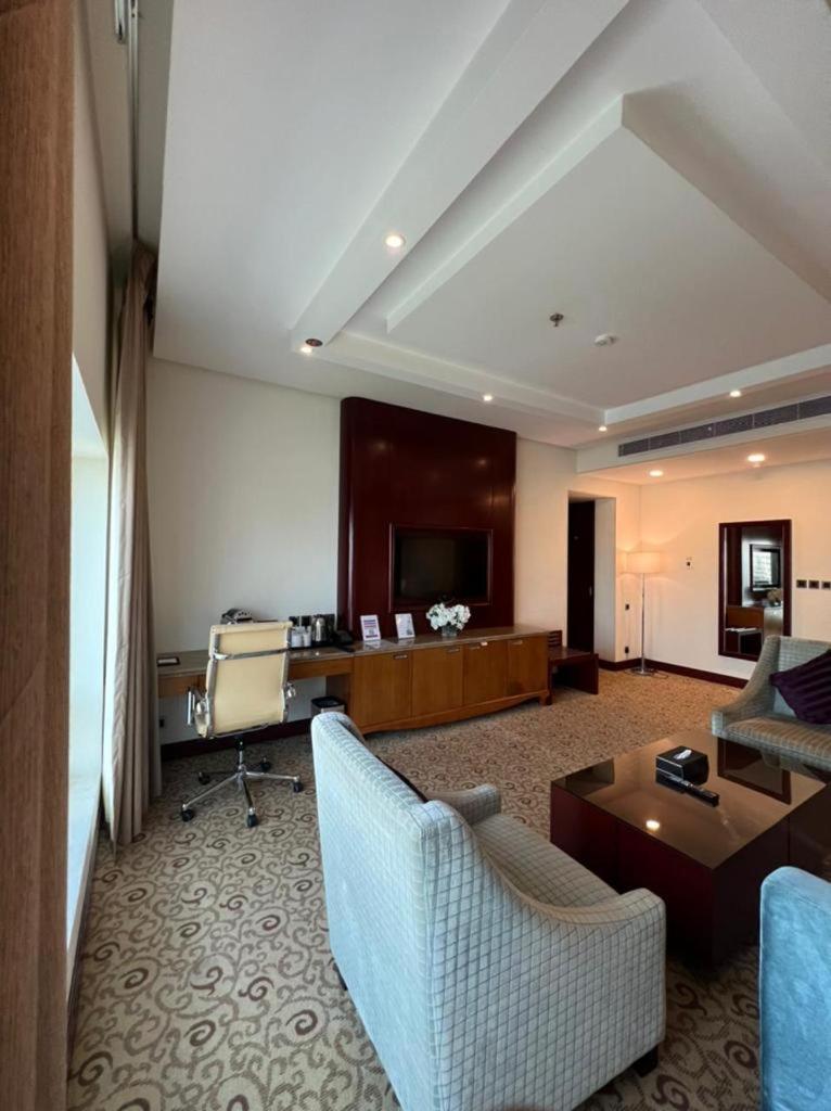 One Bedroom Deluxe Suite - Photo 10