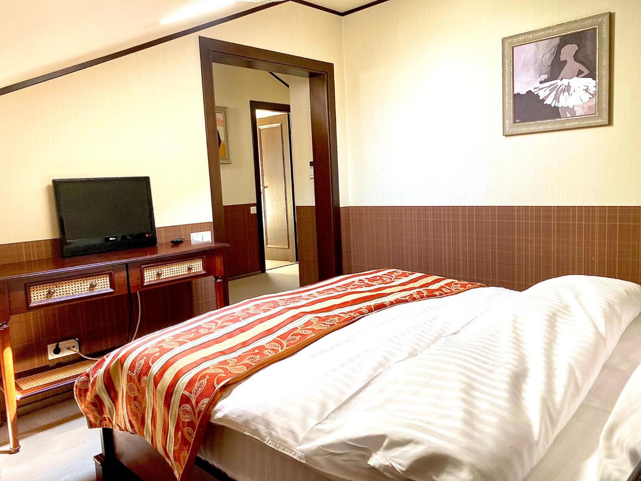 Double Room - Photo 8