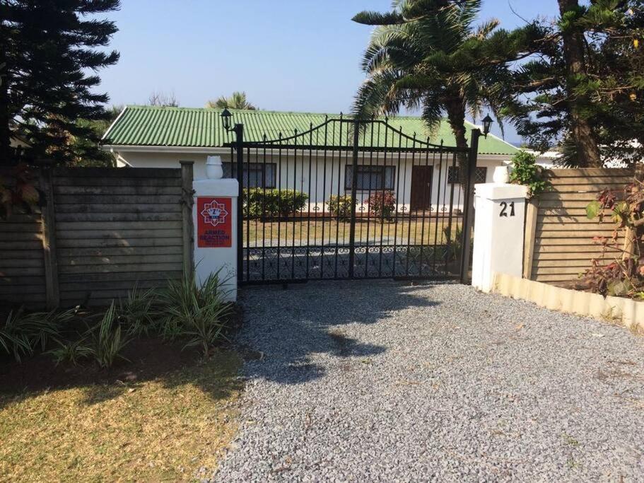 Three-Bedroom House photo 2