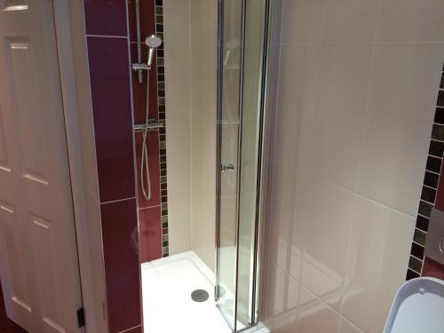 Large Double Room thumbnail 6