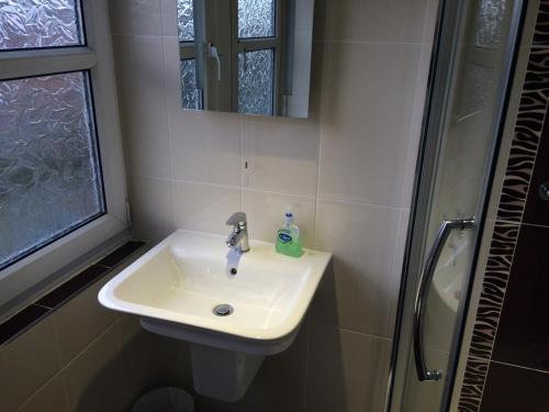 Small Double Room thumbnail 6