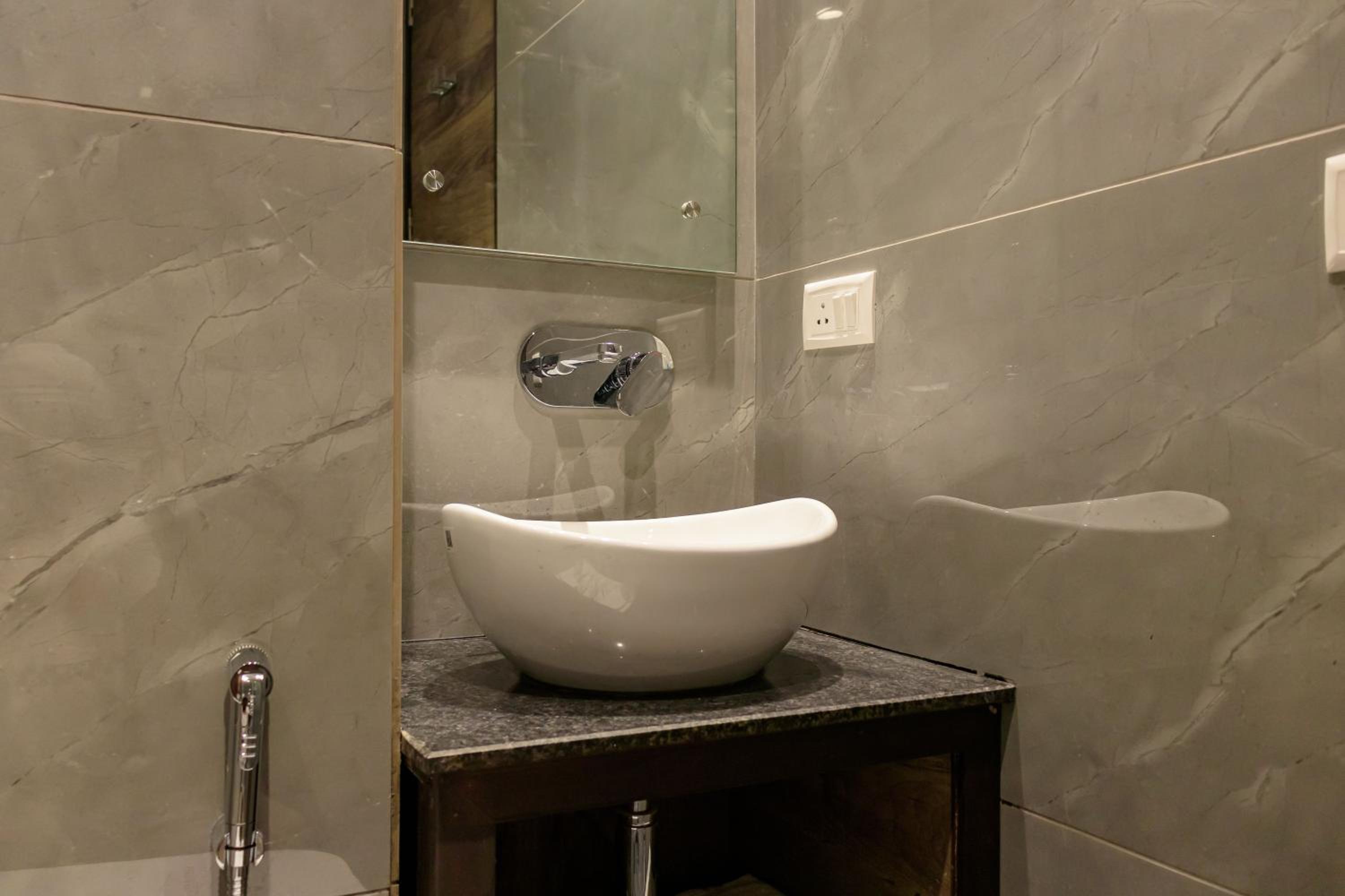 Standard Queen Room - Photo 2