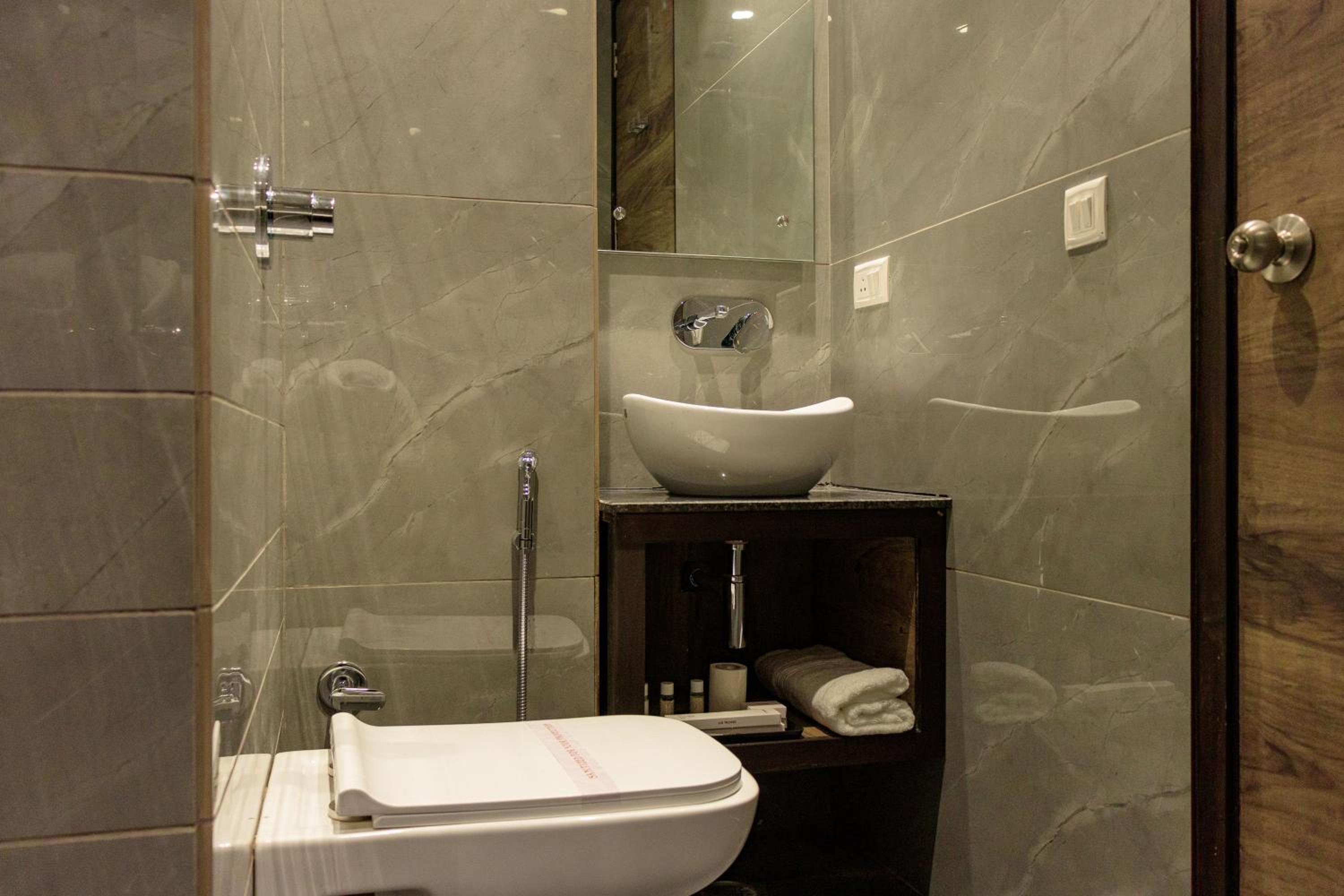 Standard Queen Room - Photo 5