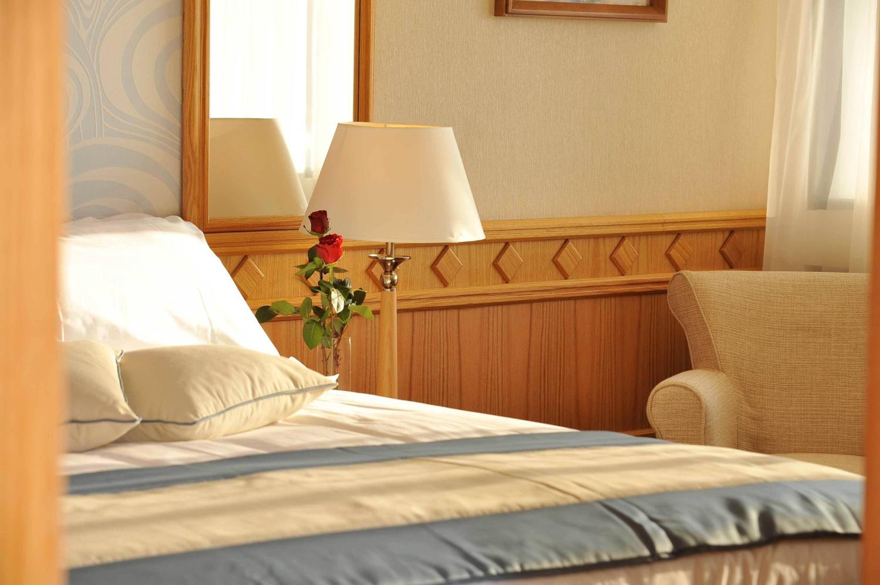 One-Bedroom Suite with Limited Sea View - Photo 3