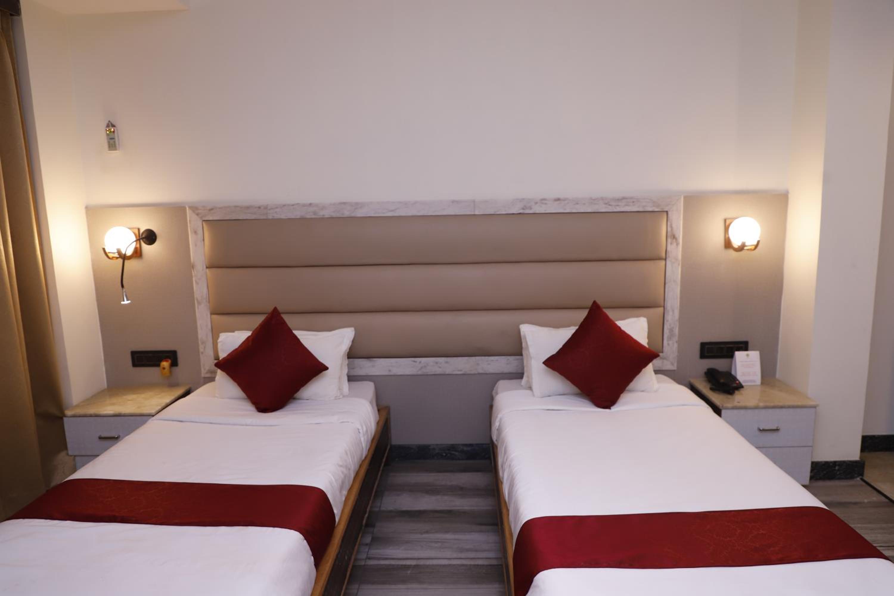 Superior Deluxe Double or Twin Room  photo 3