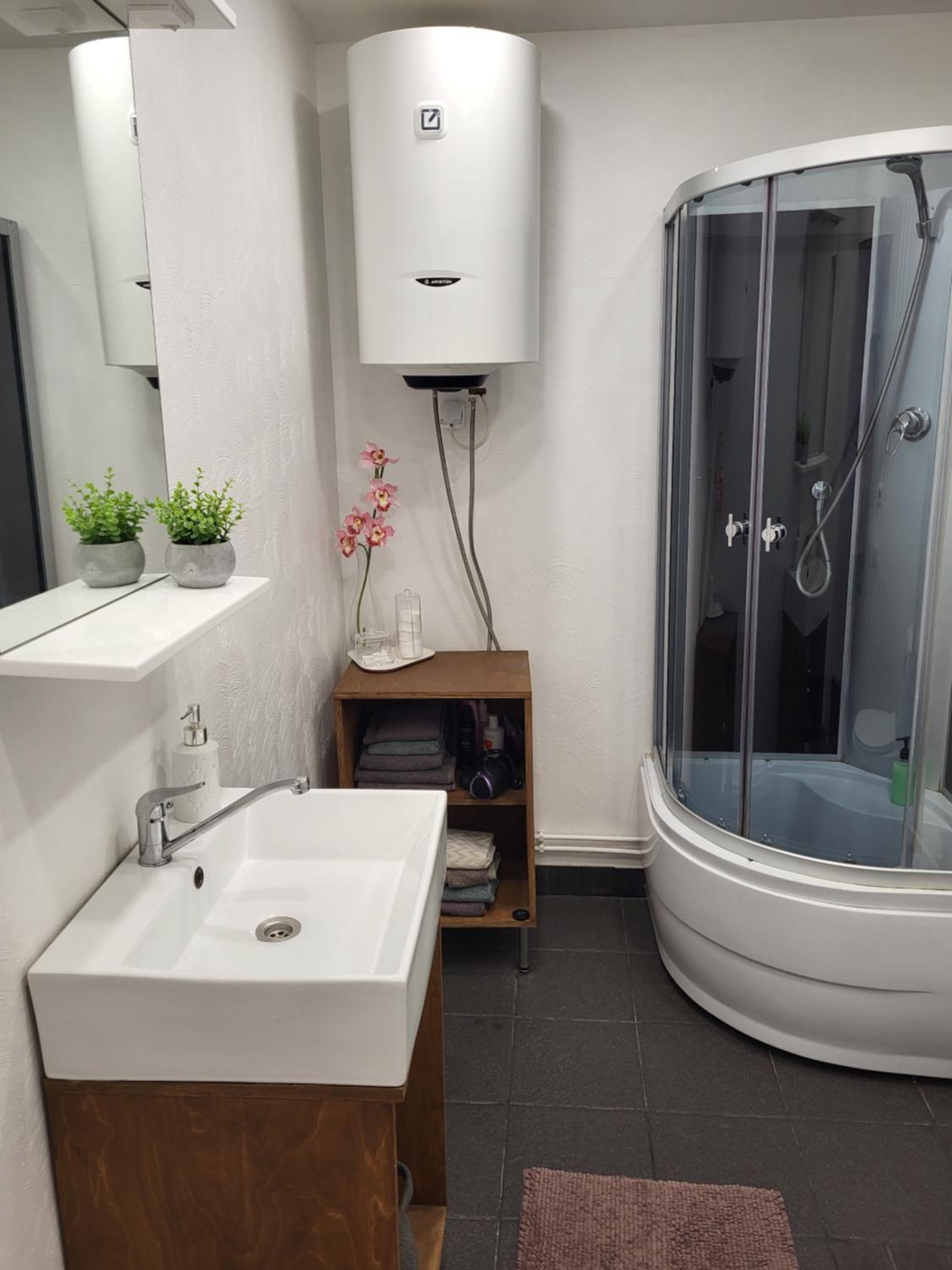 One-Bedroom Apartment - Photo 7