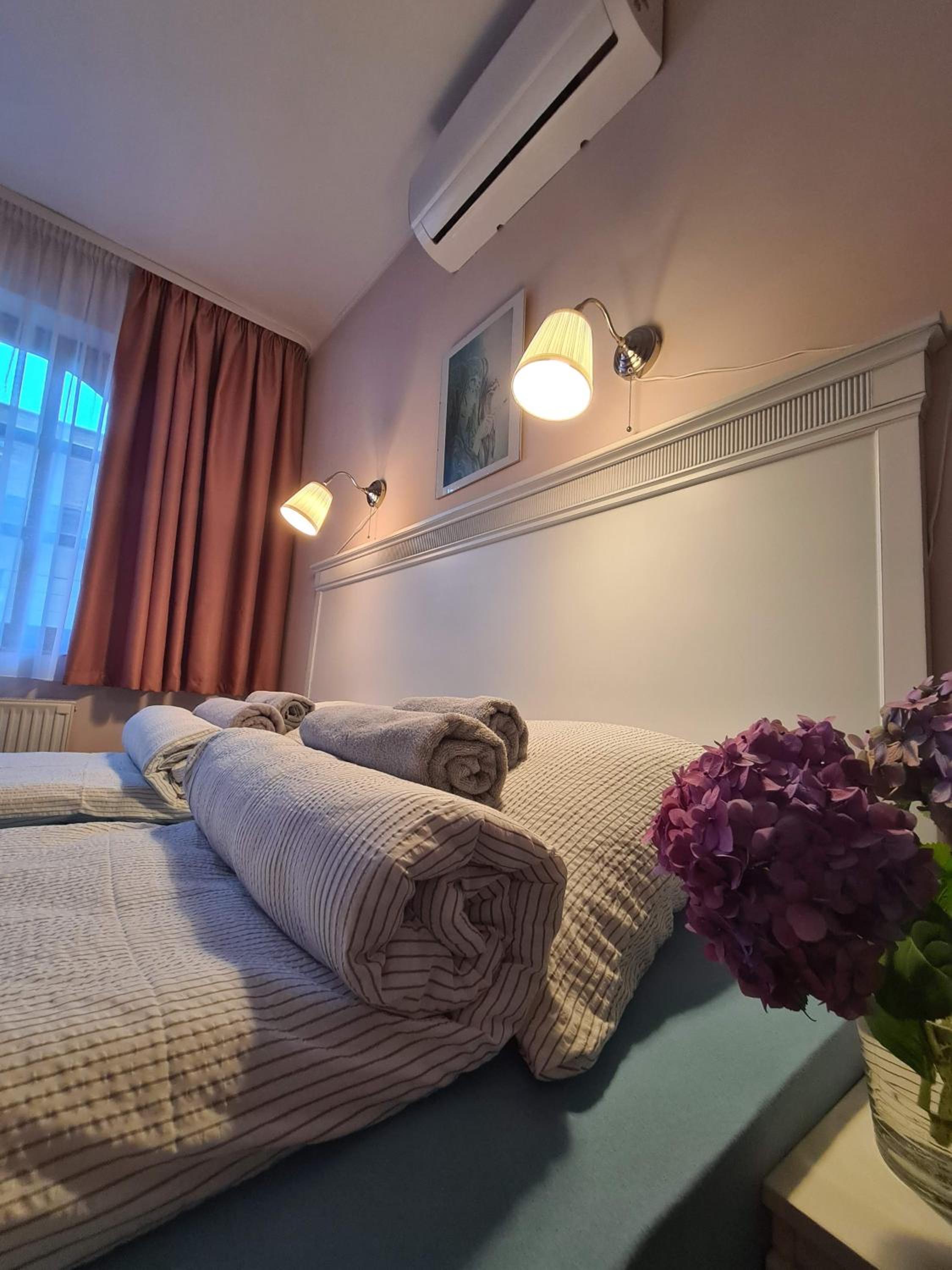 Quadruple Room with Private Bathroom photo 1