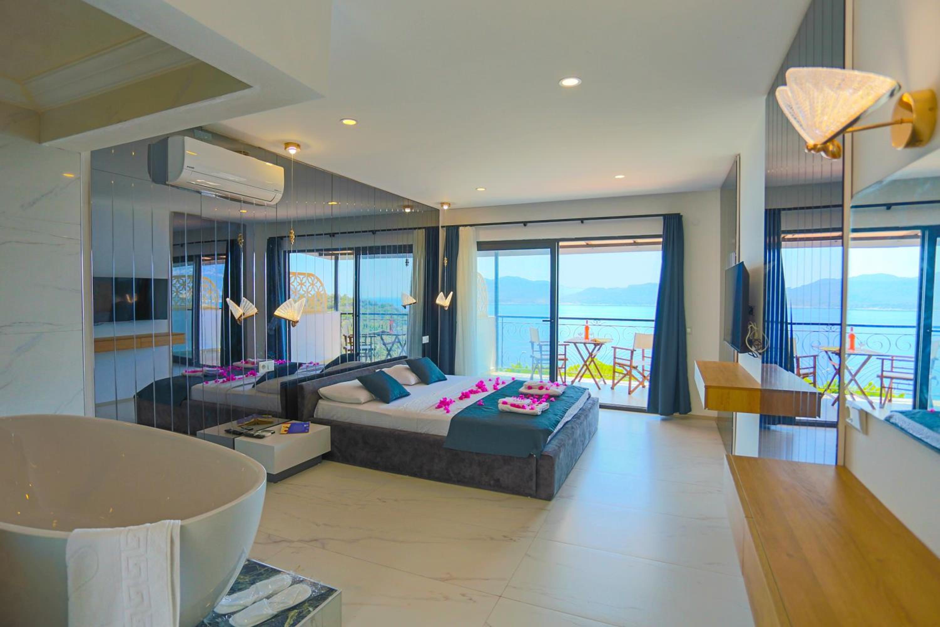 De Luxe Doppelzimmer mit Balkon und Meerblick