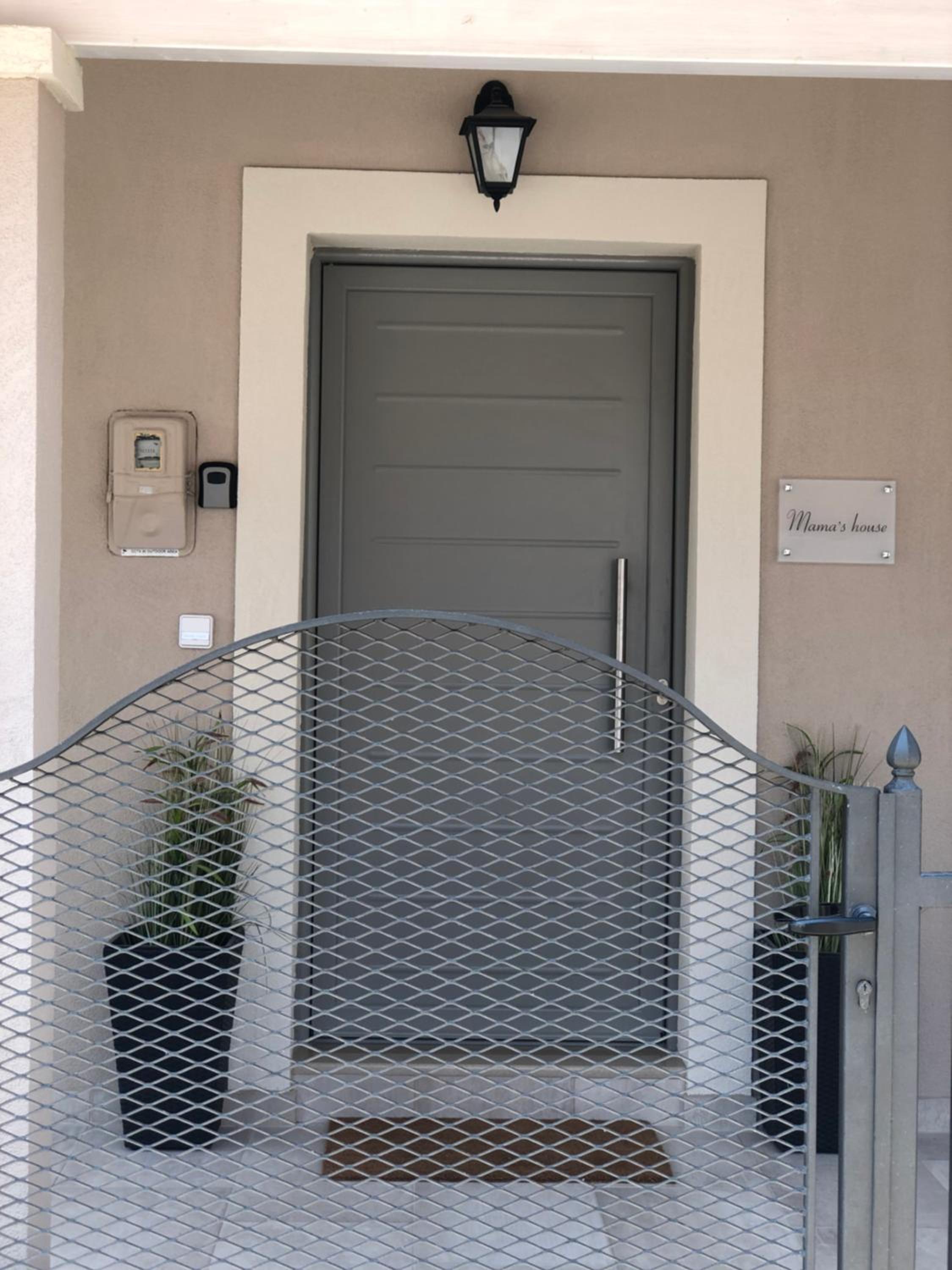 Two-Bedroom House - Photo 17