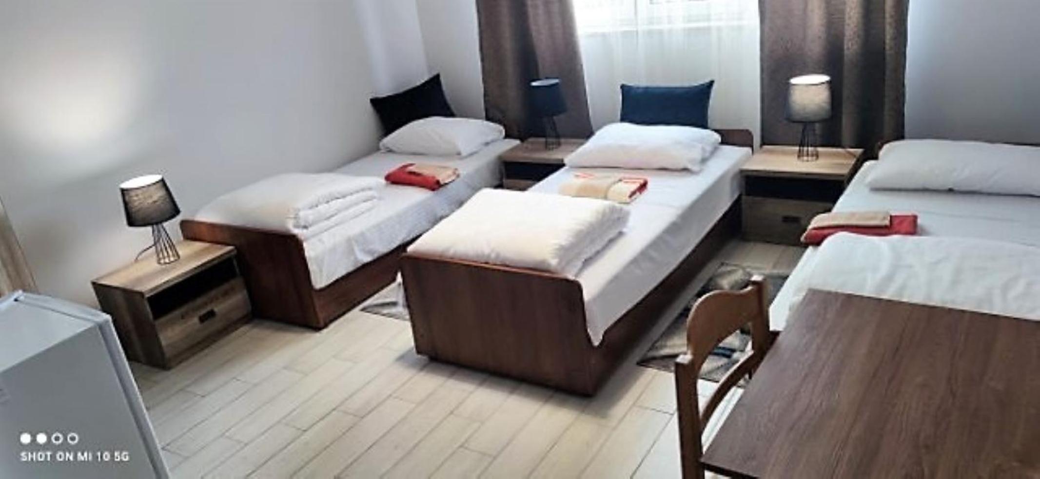 Triple Room with Private Bathroom - Photo 2