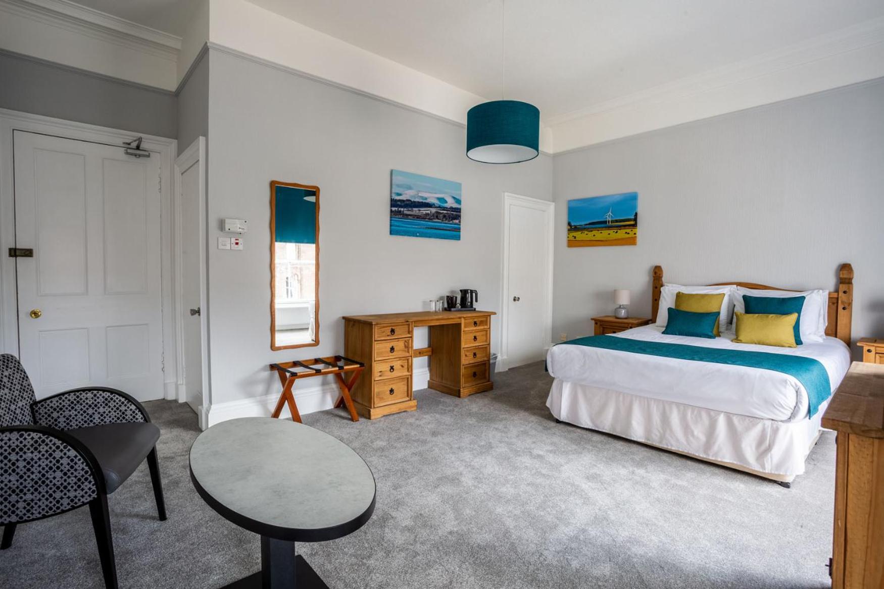 Double Room - Photo 6