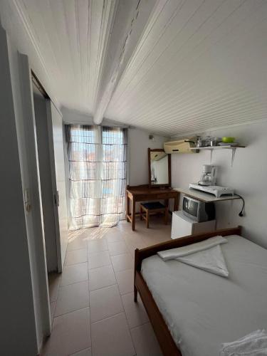 Small Double Room photo 1