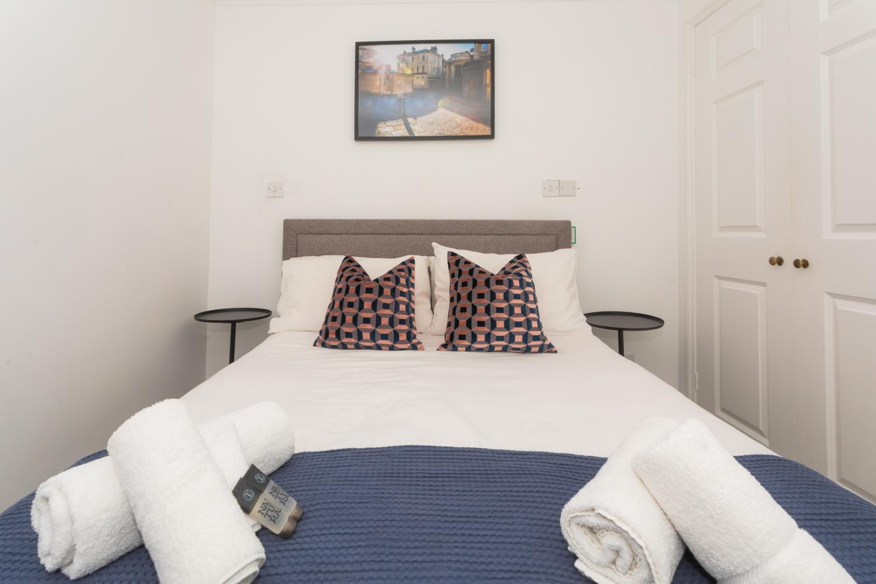 Two-Bedroom Apartment with Balcony photo 2