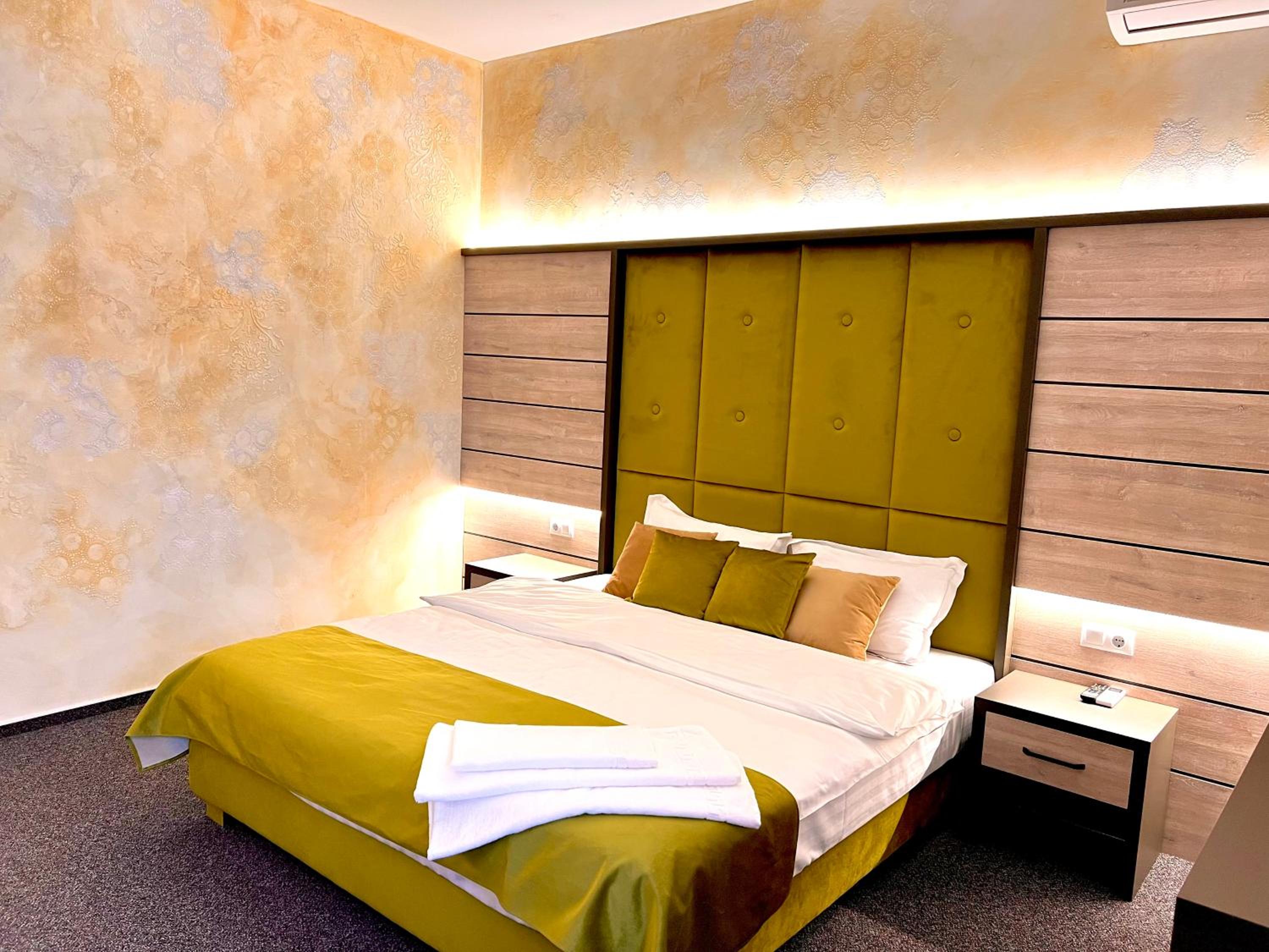Superior King Room - Photo 25