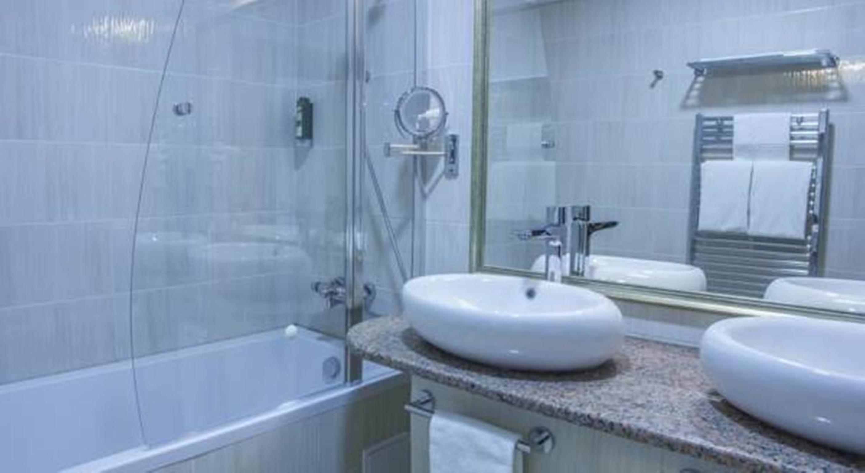 Executive Suite - Photo 3