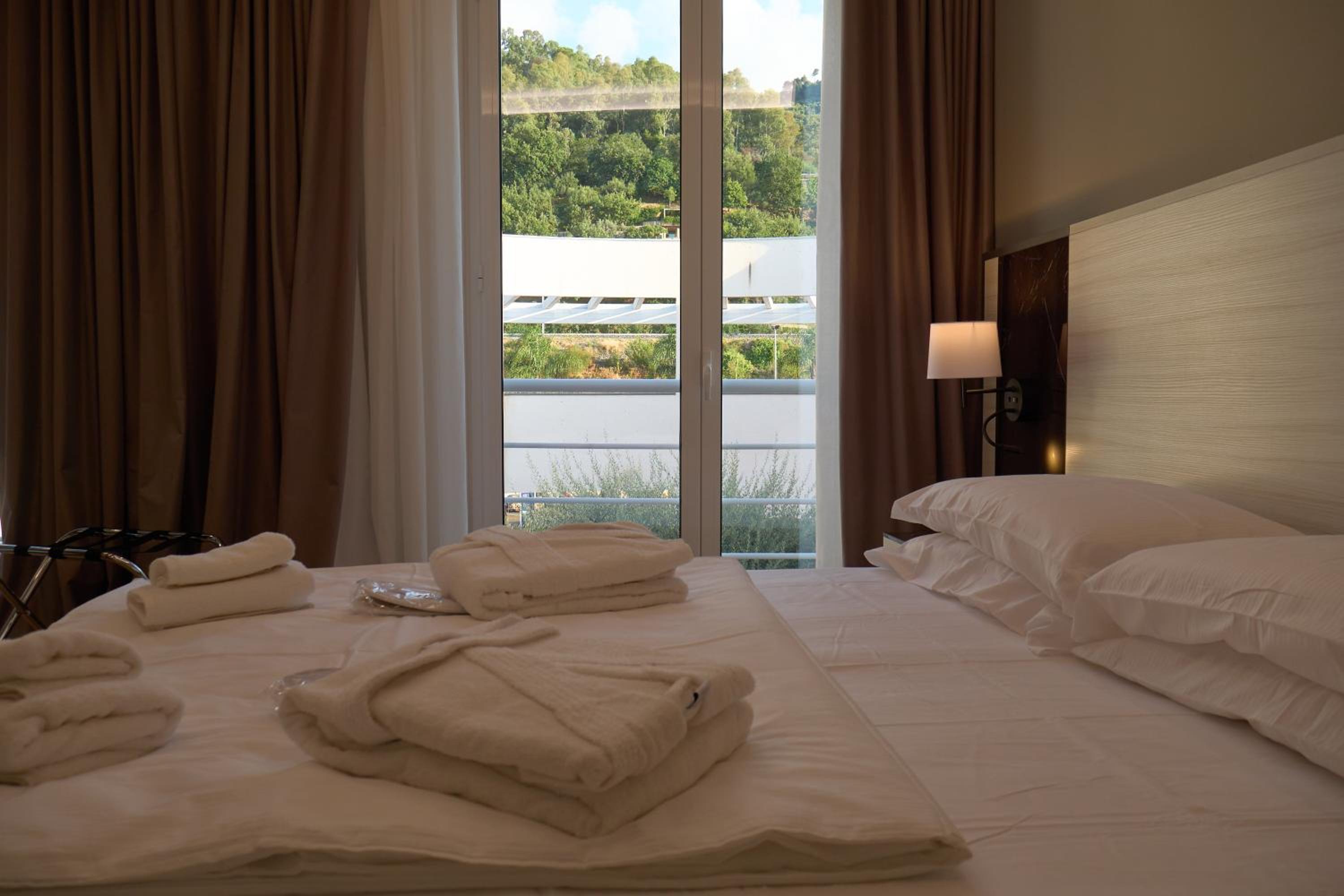 Double Room with Garden View - Photo 10