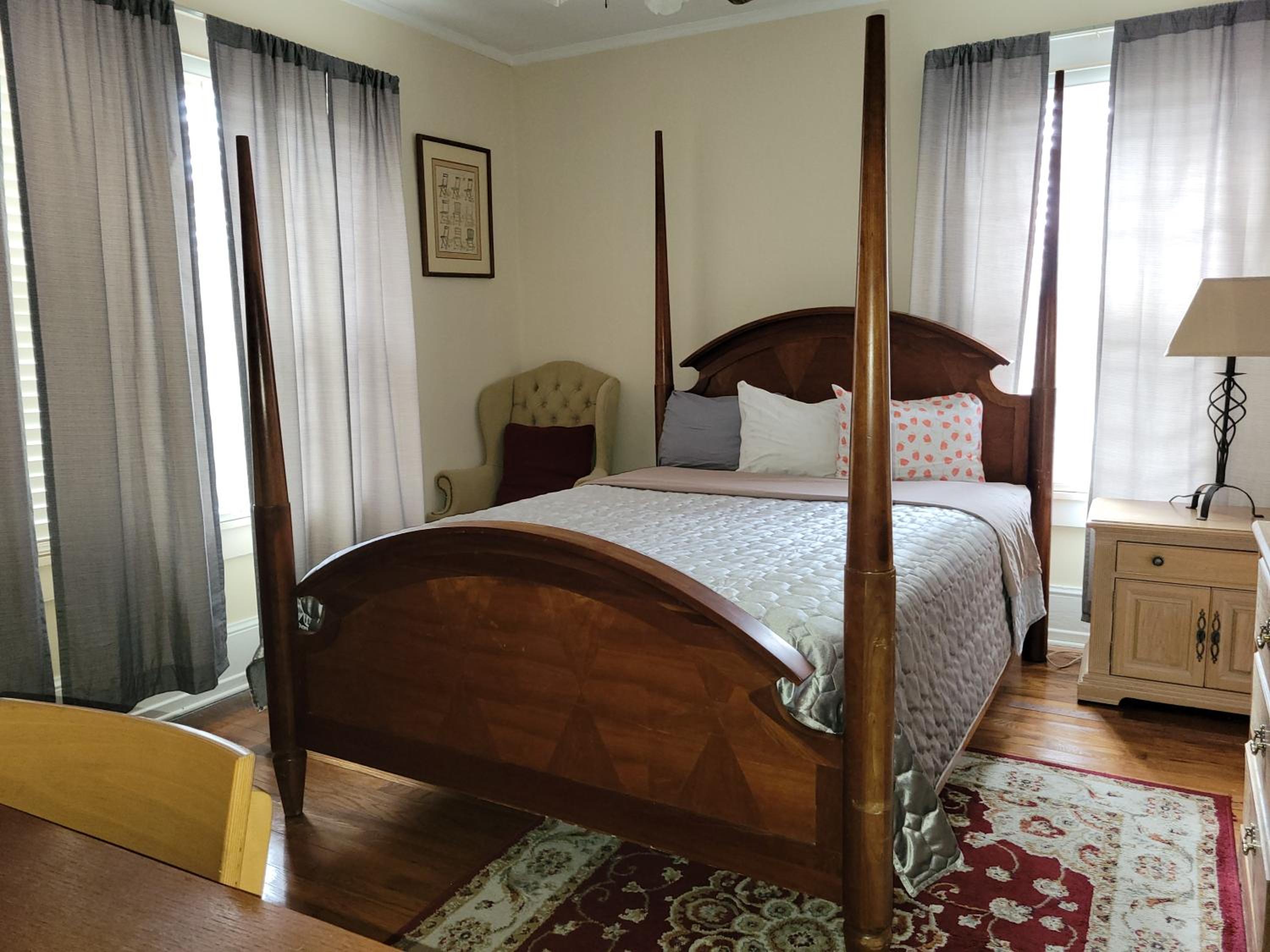 Five-Bedroom House photo 2