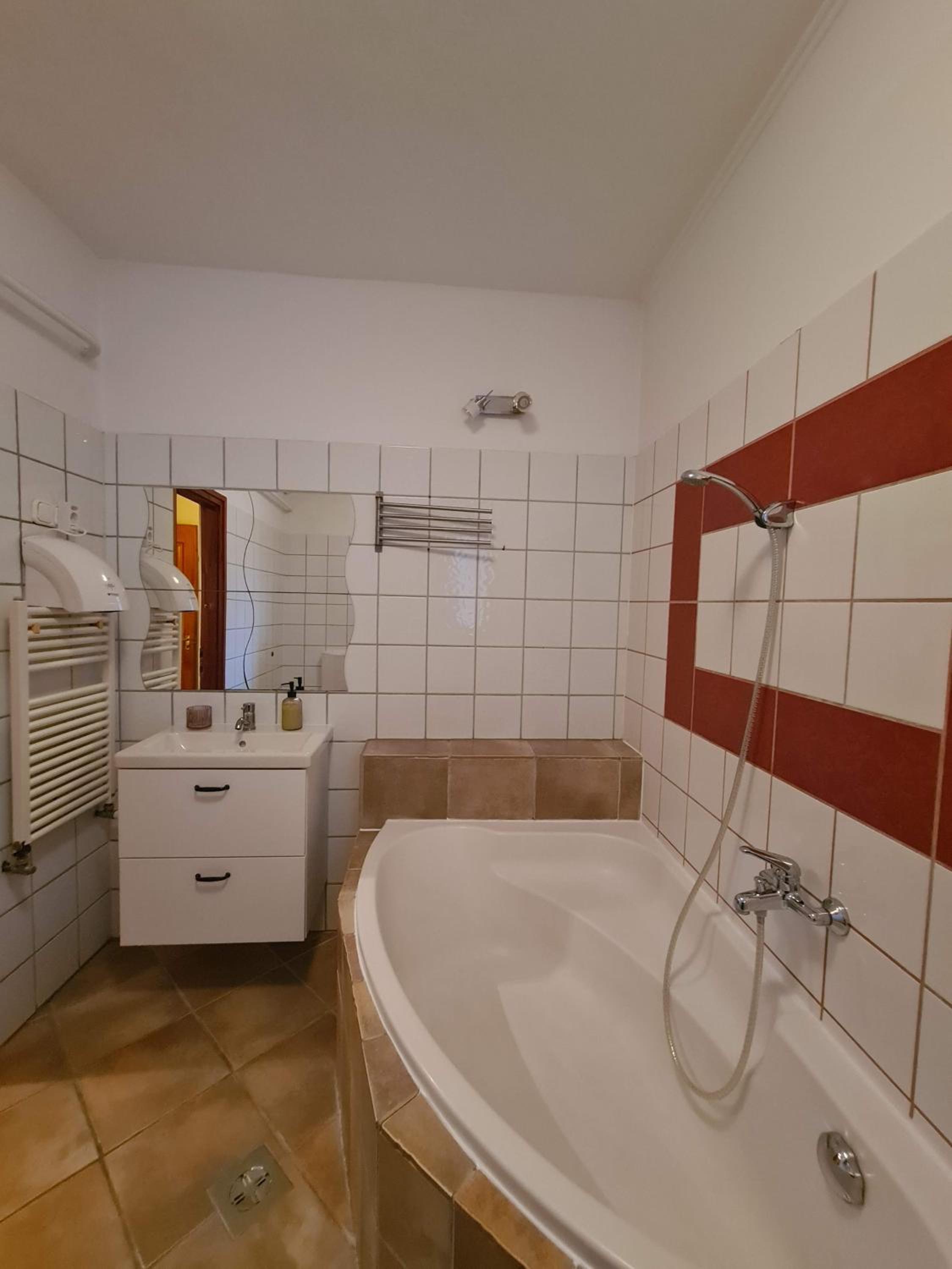 Quadruple Room with Private Bathroom photo 2