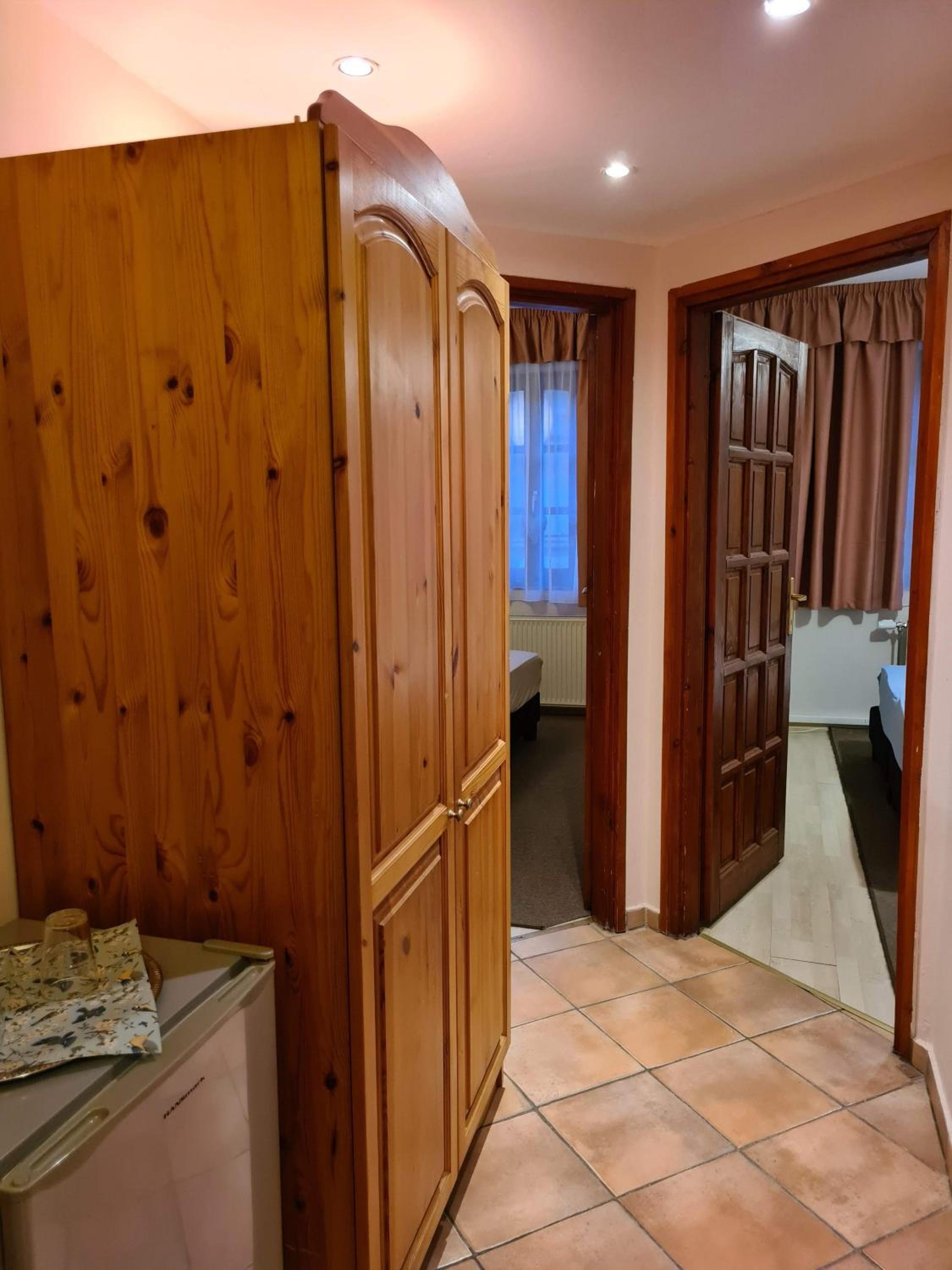 Quadruple Room with Private Bathroom photo 3