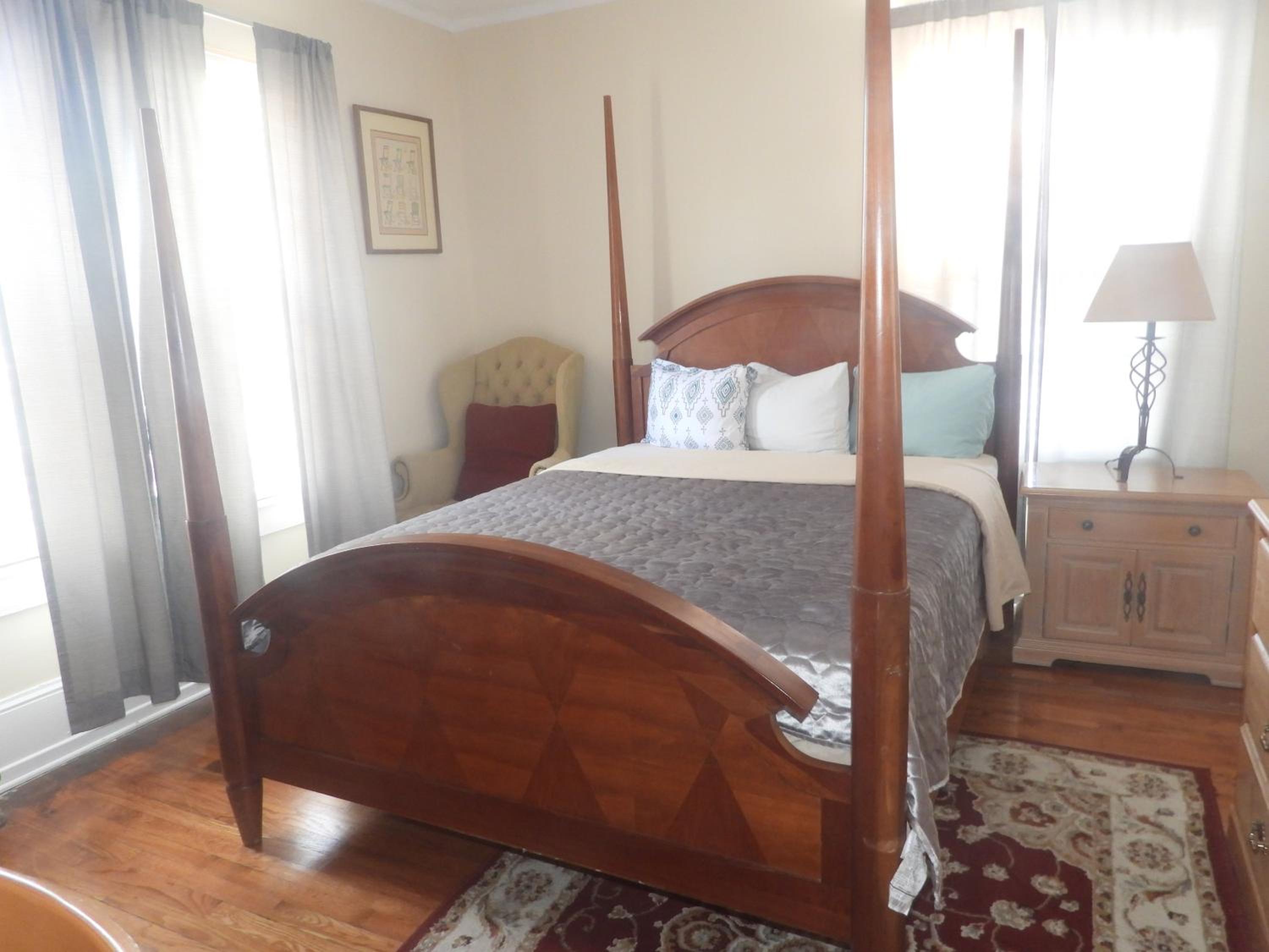 Queen Room photo 3