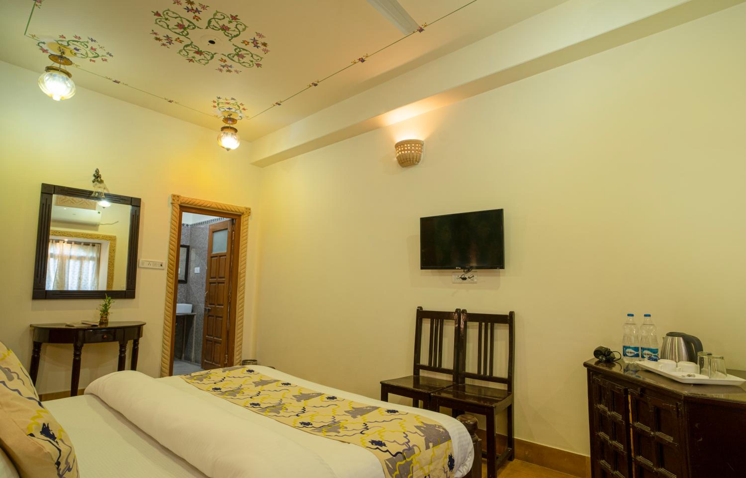 Deluxe Room - Photo 6