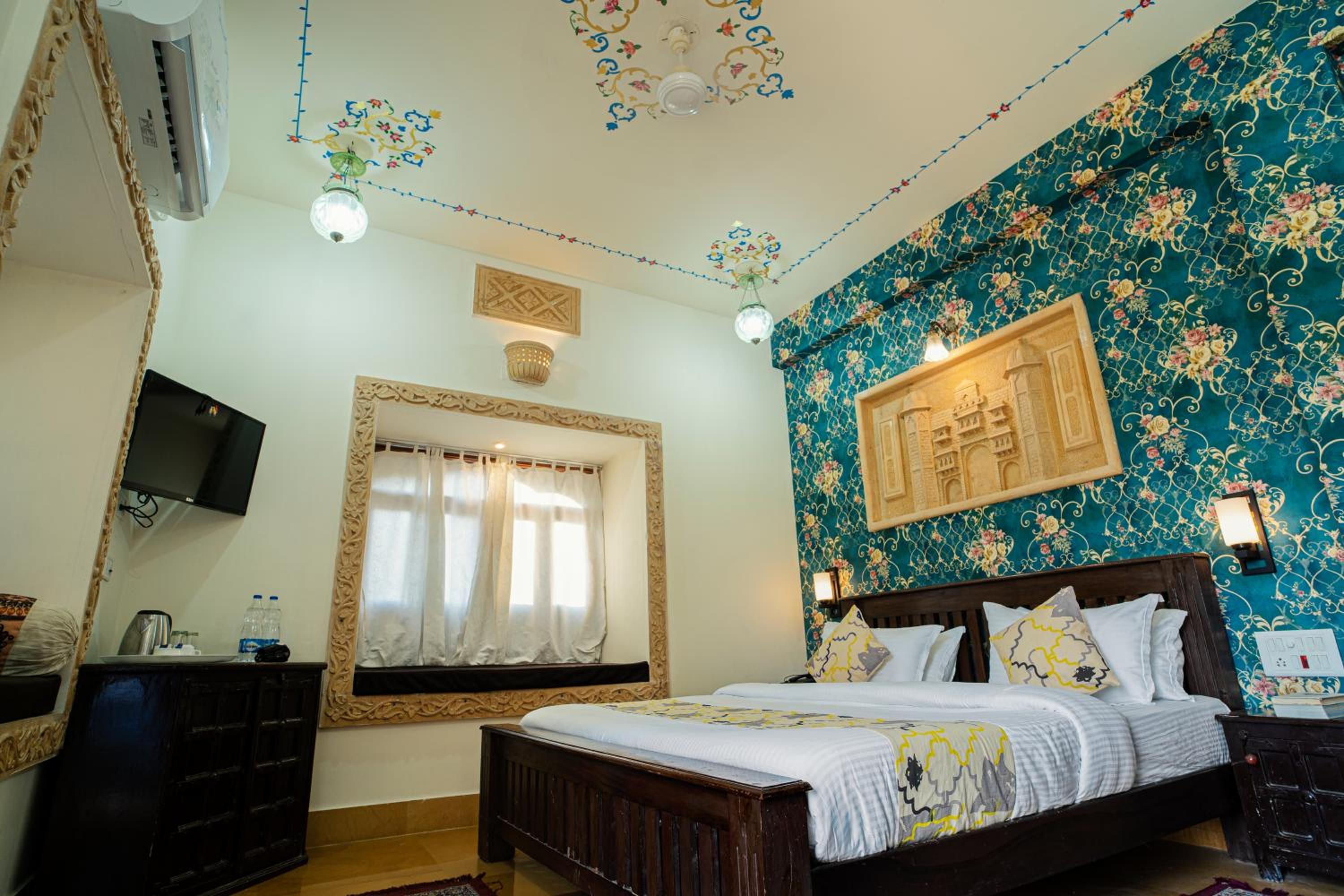 Deluxe Room - Photo 20