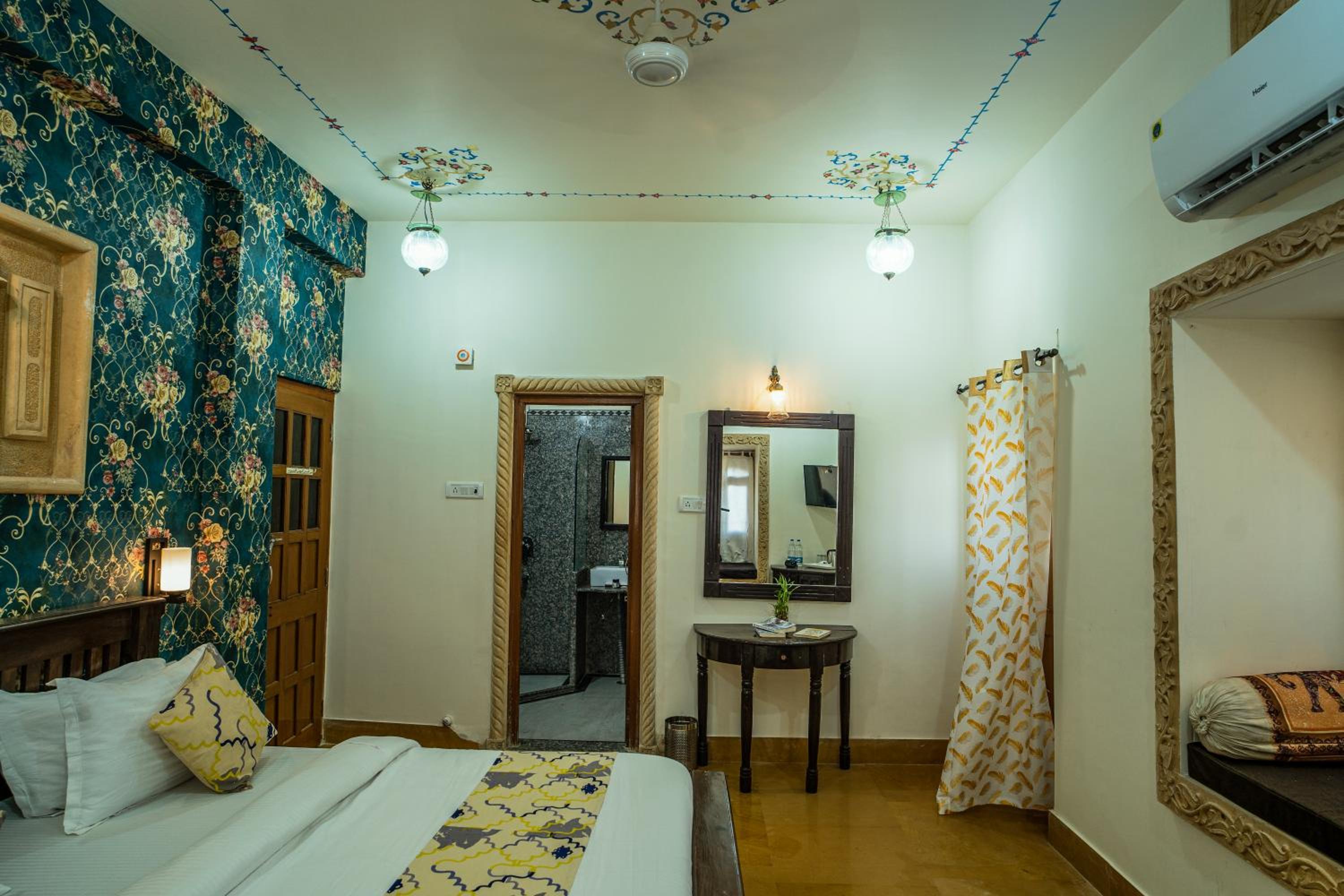 Deluxe Room - Photo 19