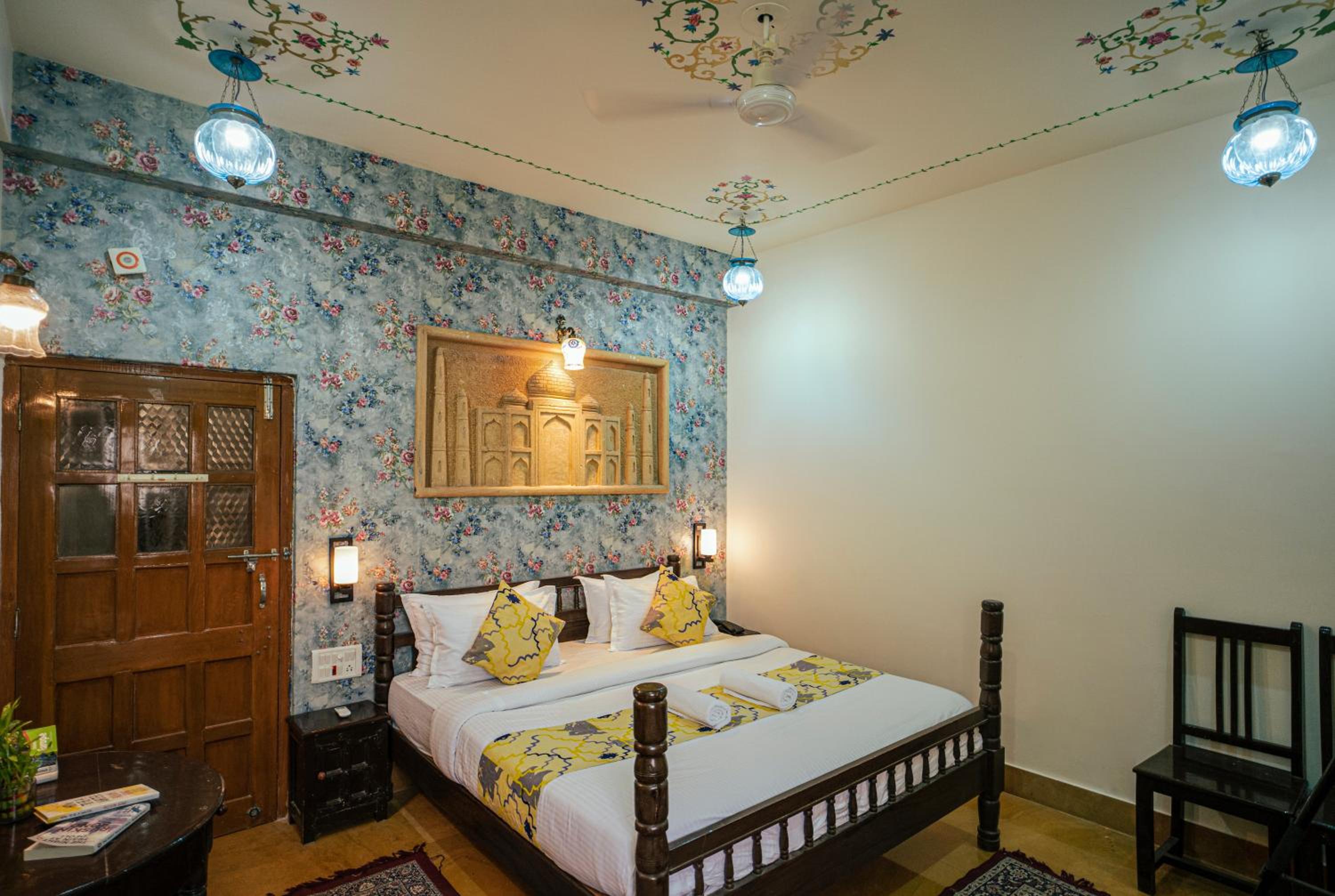 King Room with Balcony - Photo 1