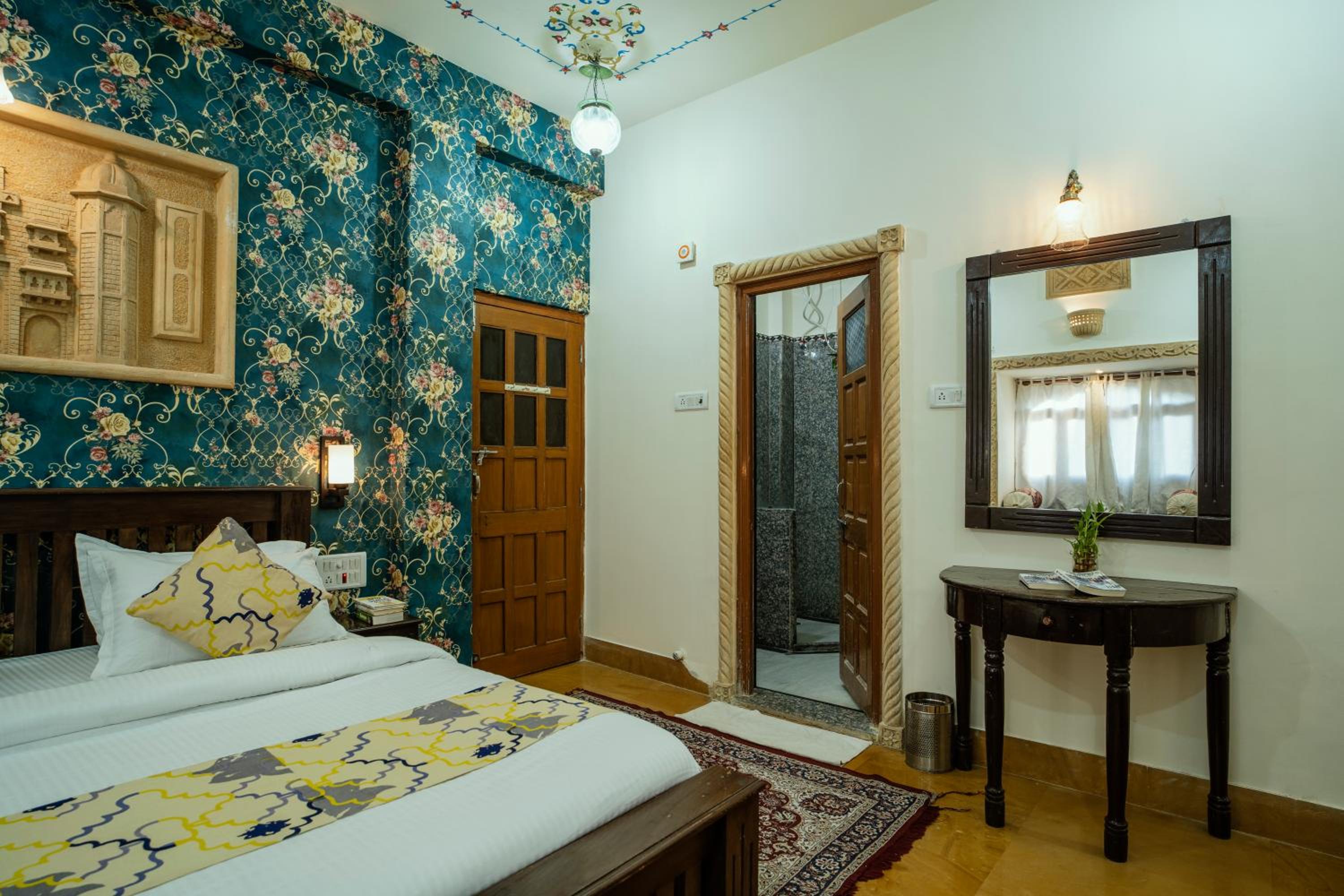 Deluxe Room - Photo 17