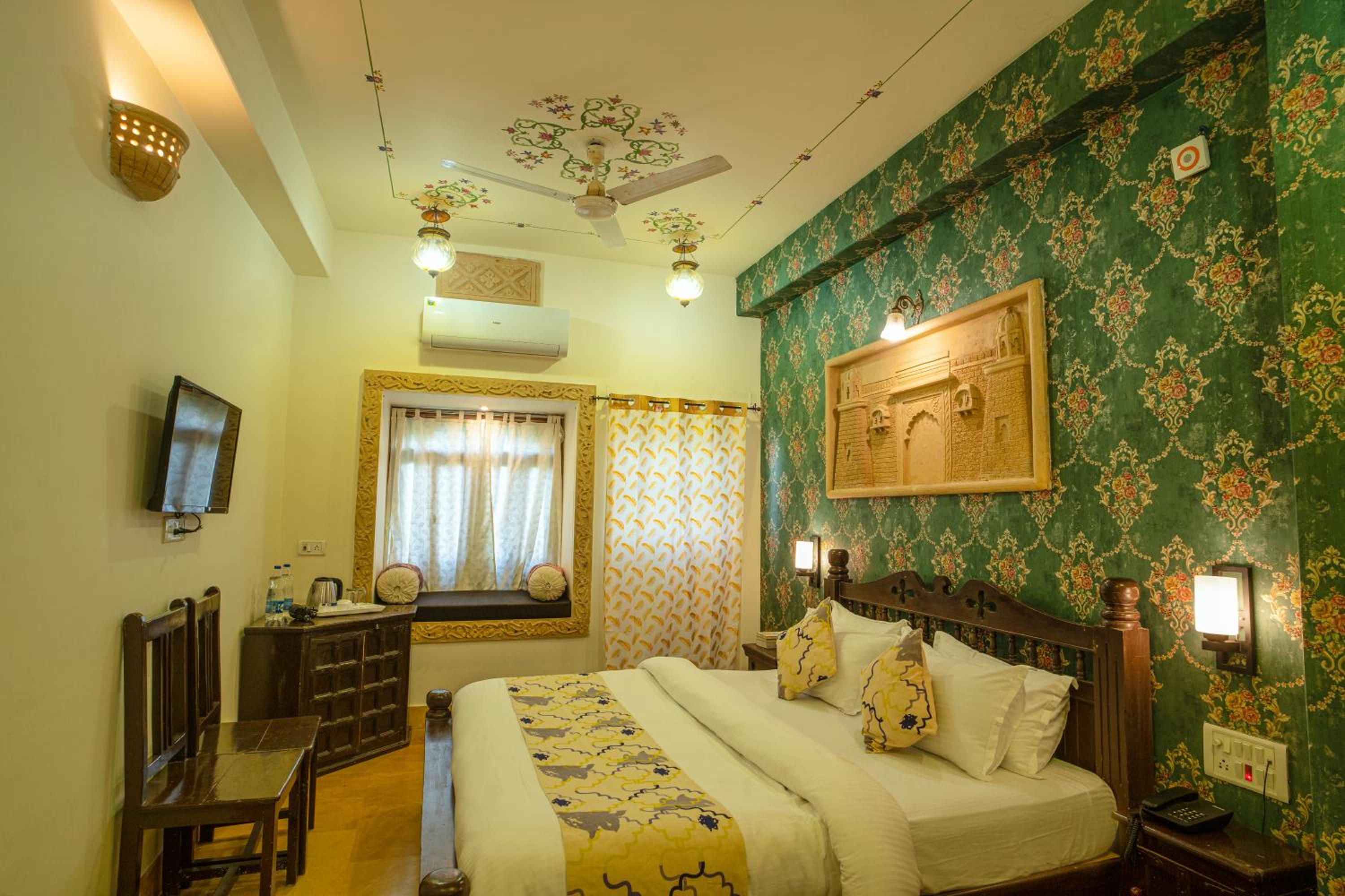 Deluxe Room - Photo 2