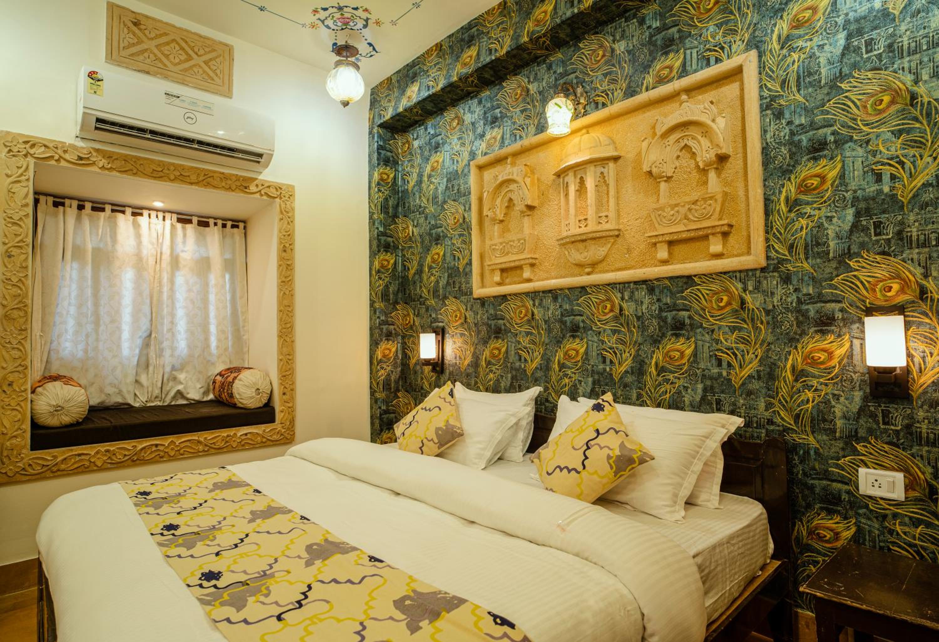Deluxe Room - Photo 15