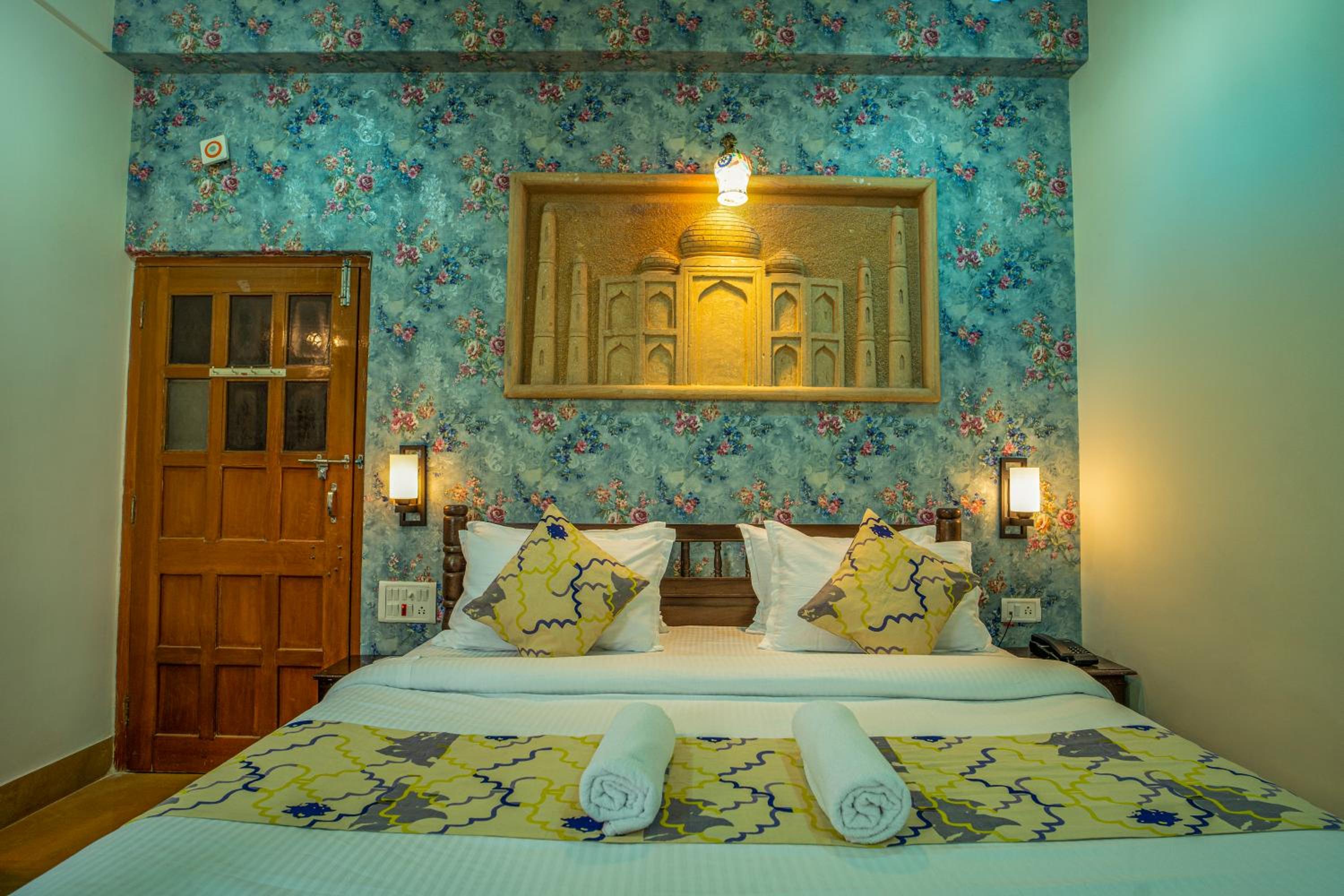 Deluxe Room - Photo 14