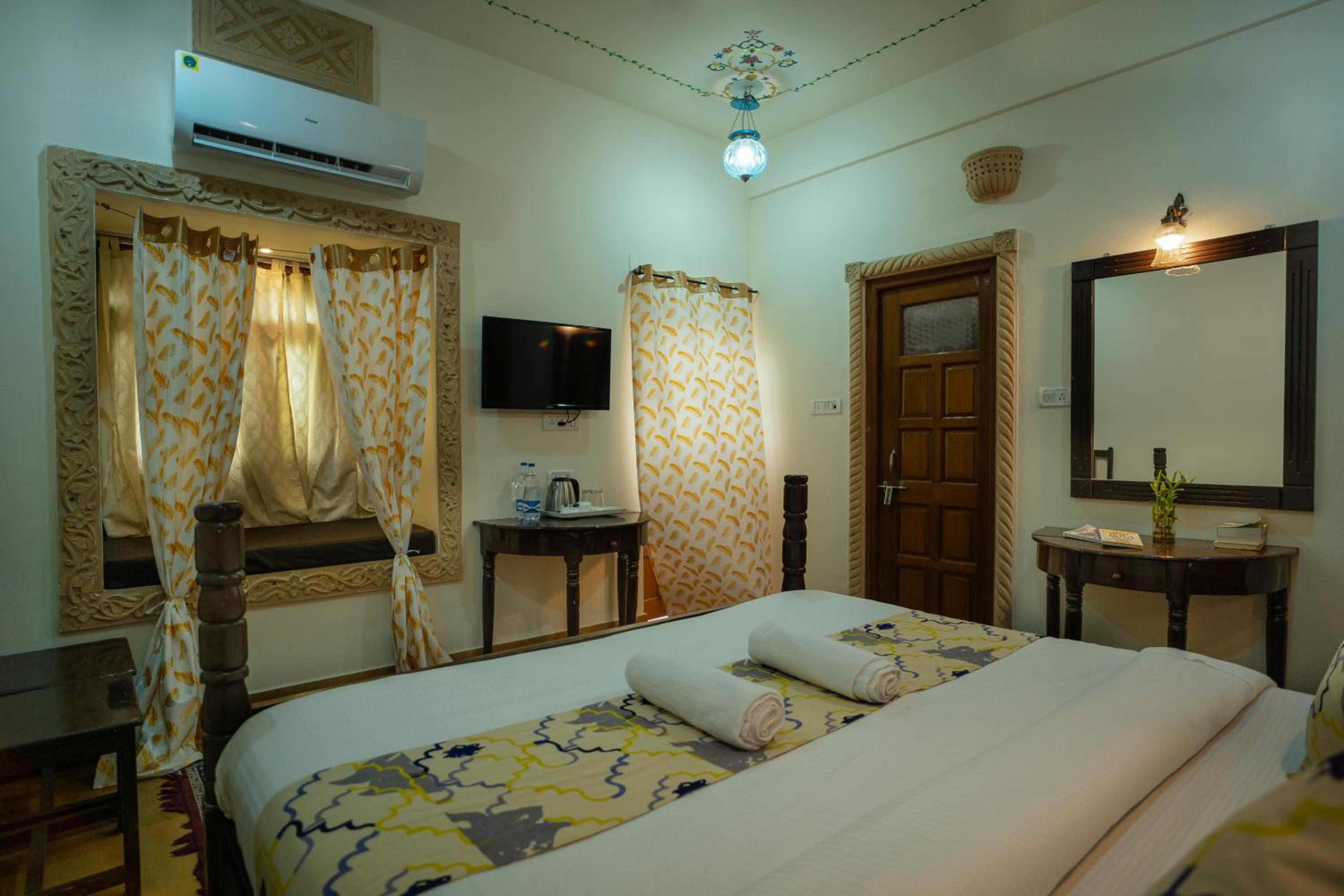 Deluxe Room - Photo 12