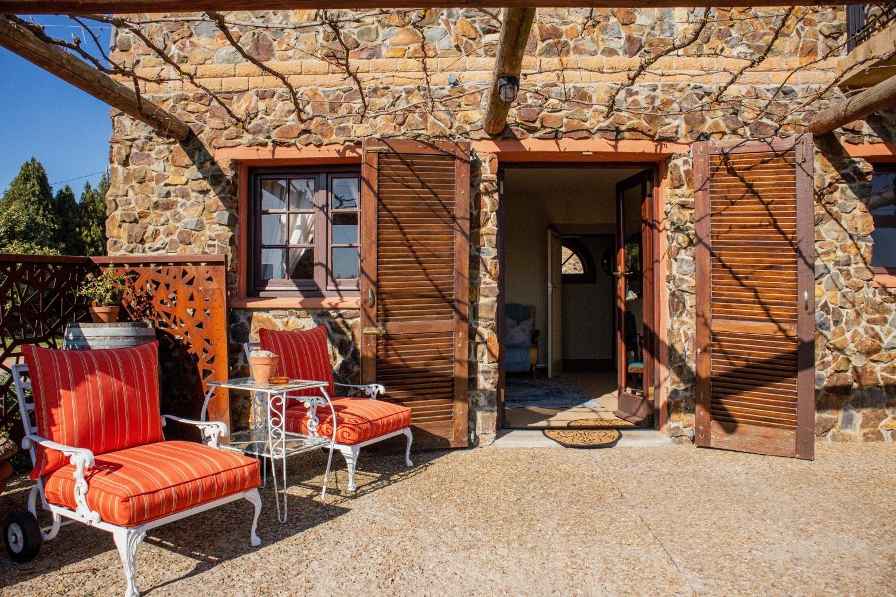 Double Room with Patio - Photo 7